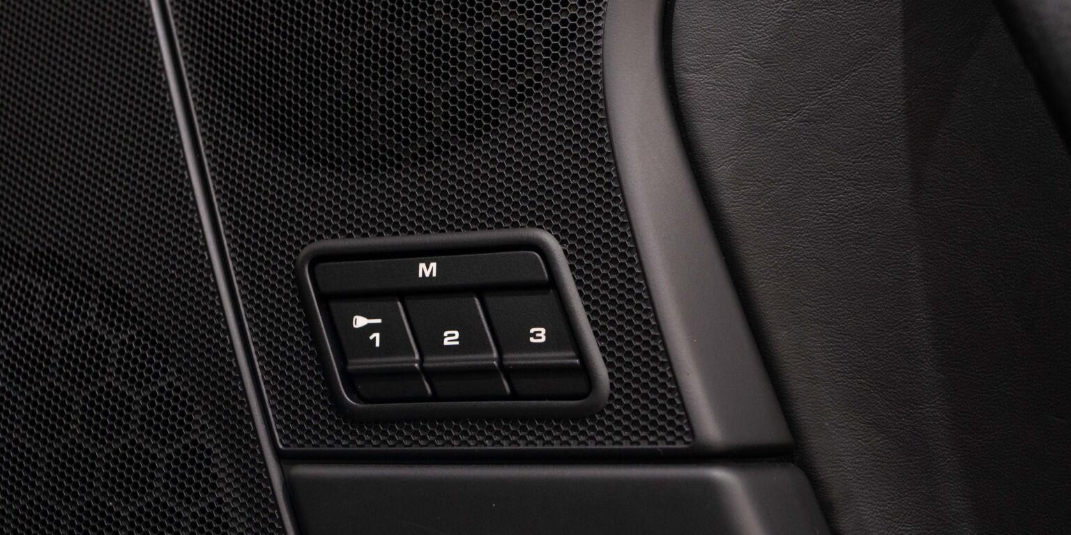 Porsche 911 view 24