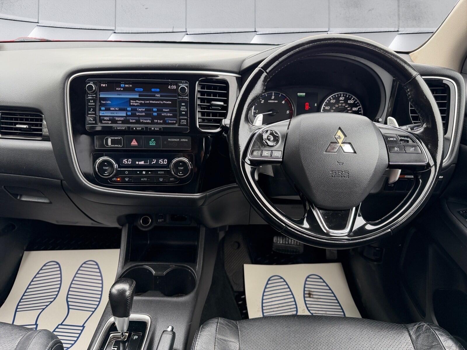 Mitsubishi Outlander view 9