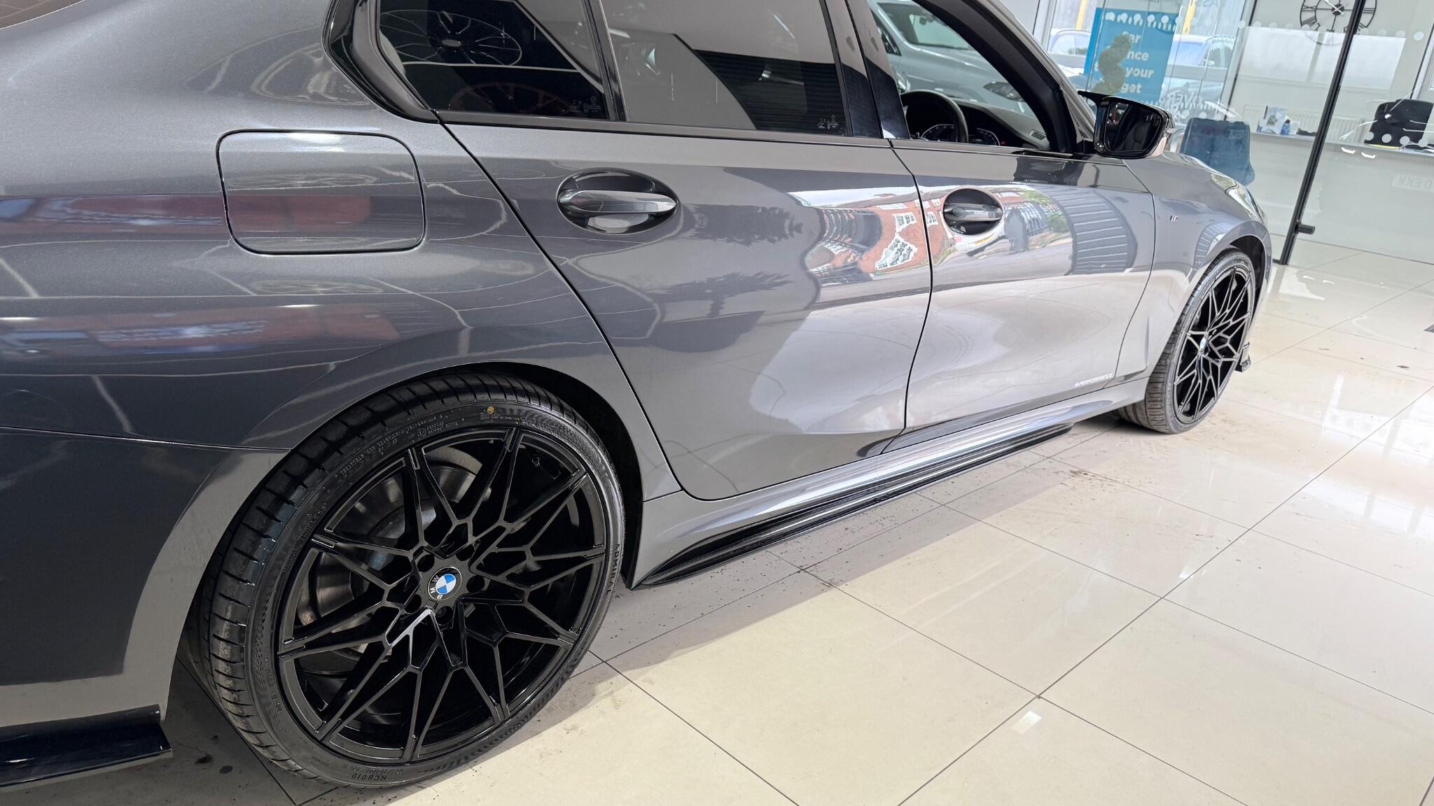 BMW 3 Series view 20