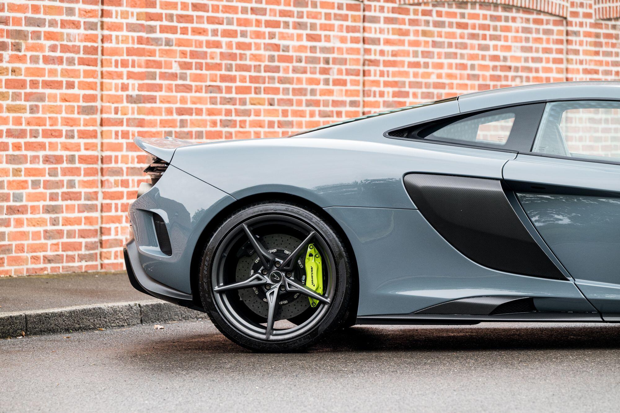McLaren 675LT view 25