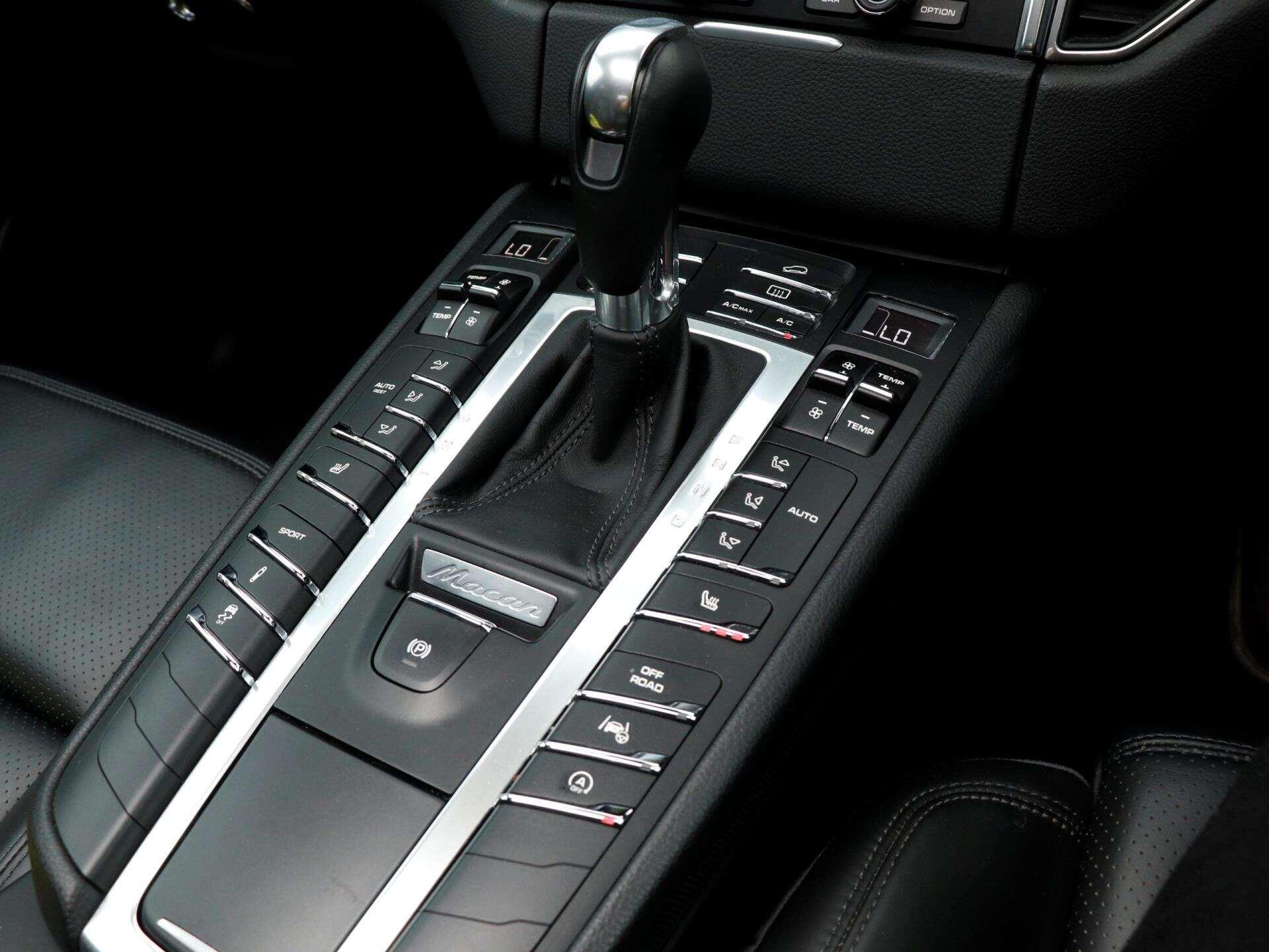 Porsche Macan view 18