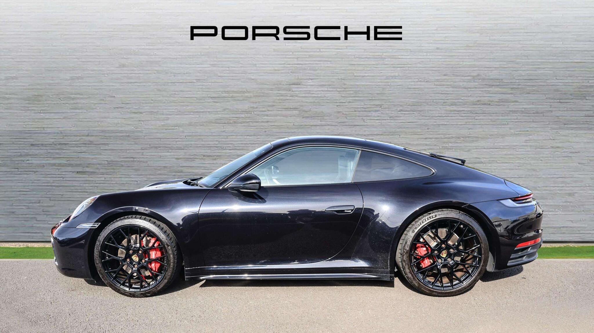Porsche 911 view 6