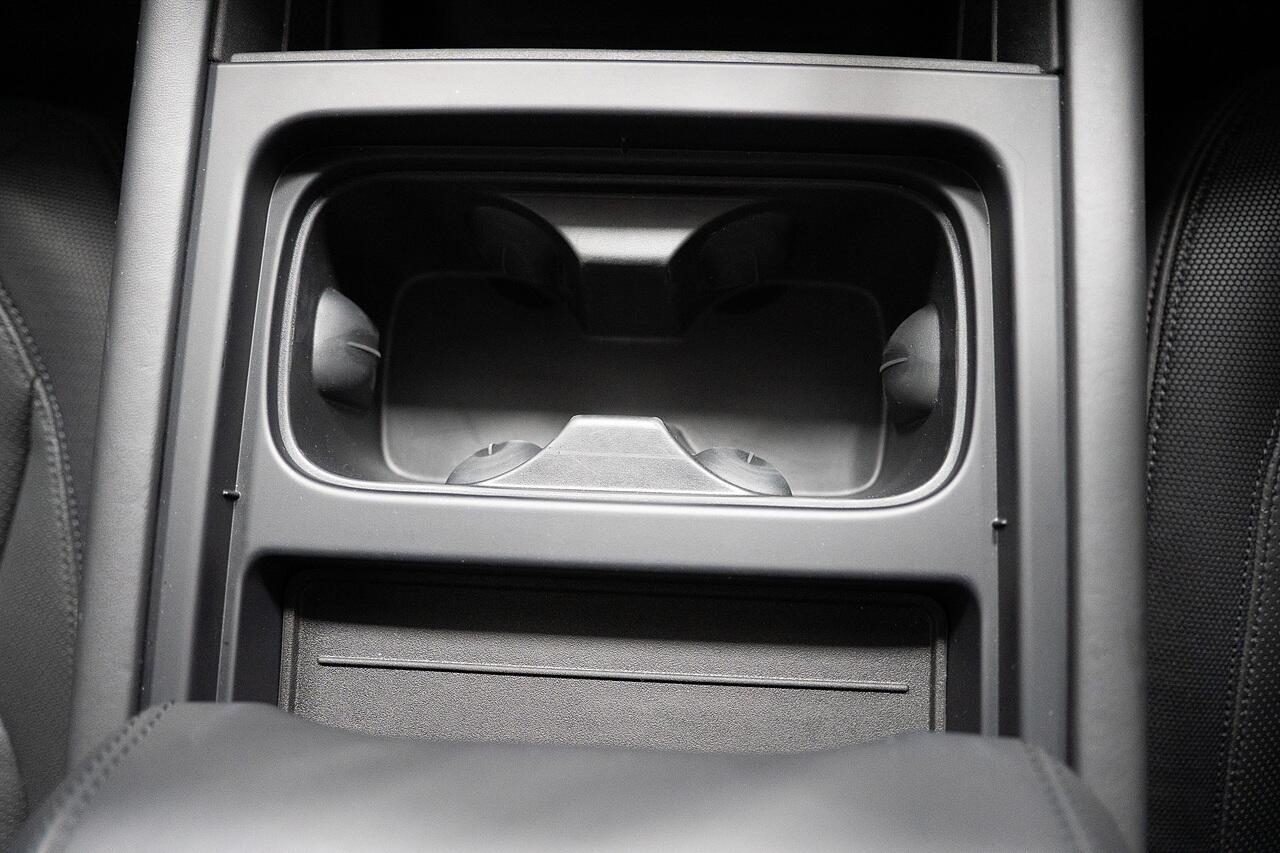 Land Rover Defender view 21