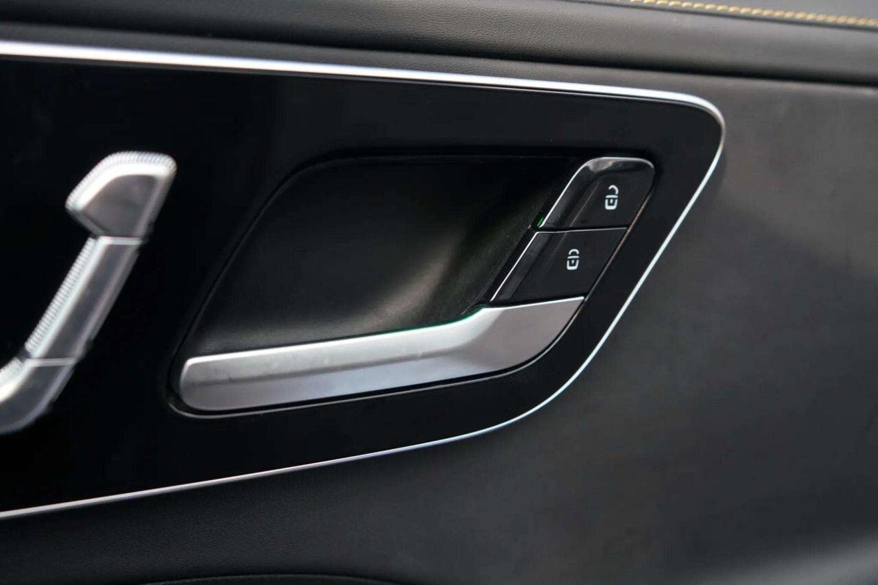 Mercedes-Benz C-Class view 51