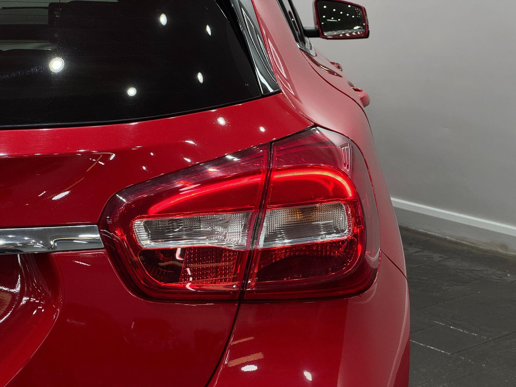 Mercedes-Benz GLA view 22