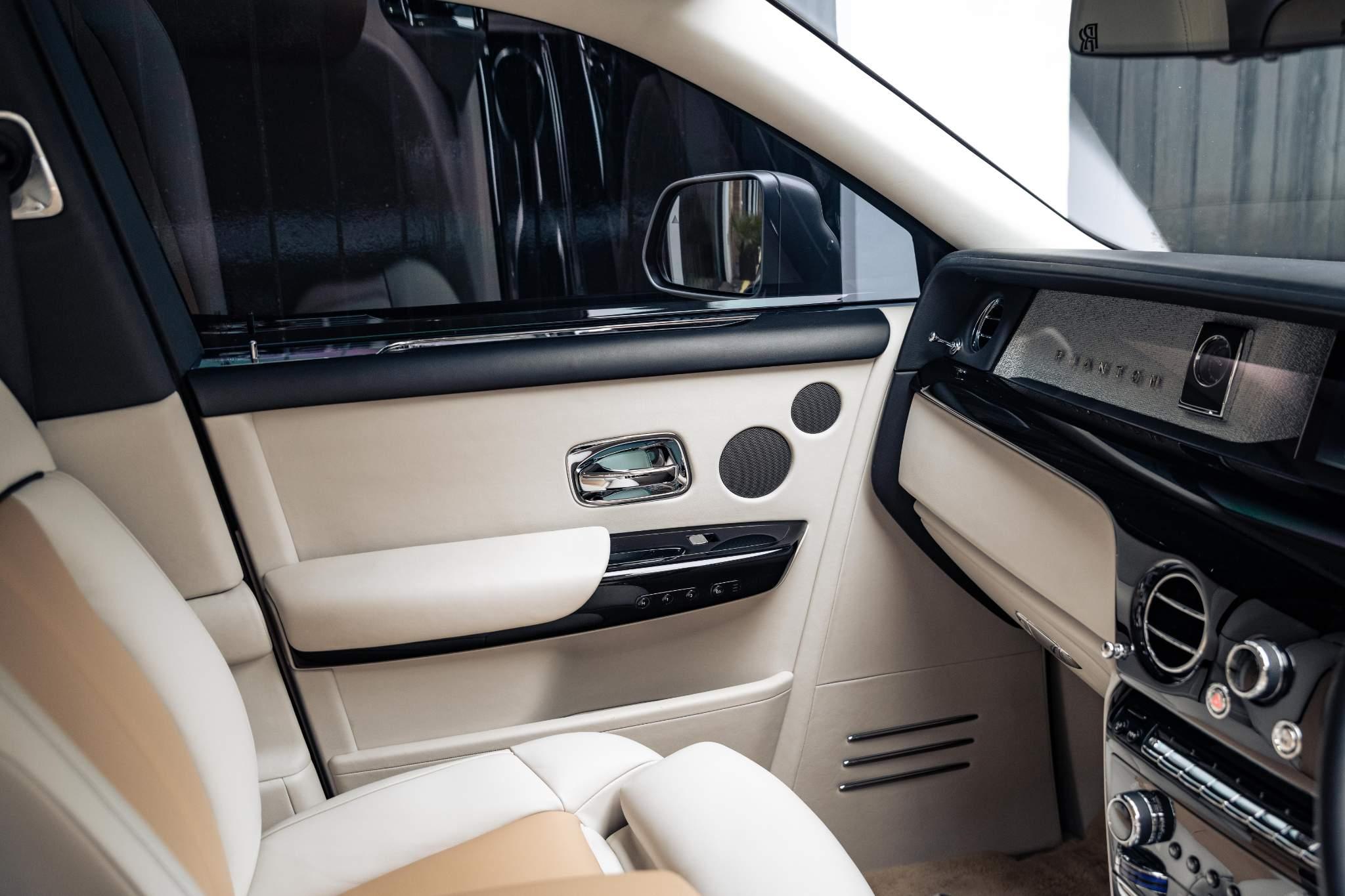 Rolls-Royce Phantom view 17