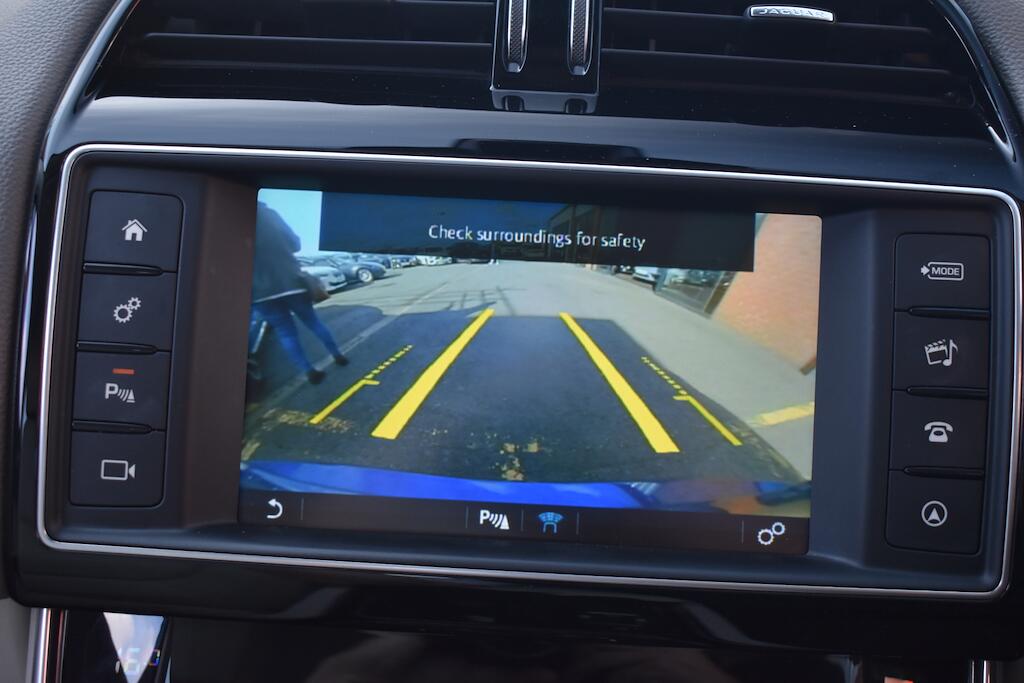Jaguar Xe view 17