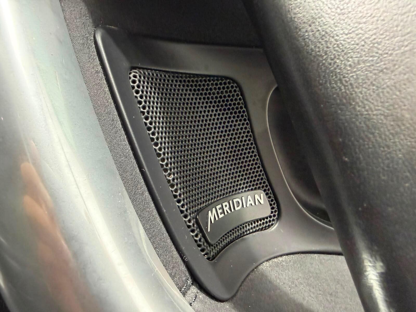 Land Rover Discovery Sport view 21