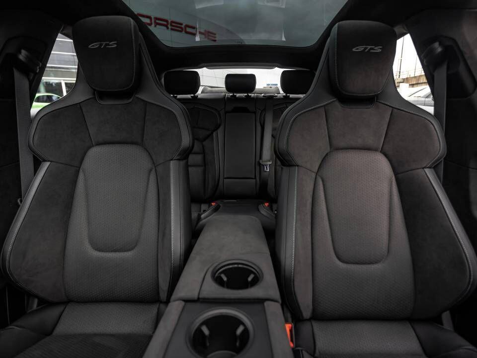 Porsche Taycan view 50