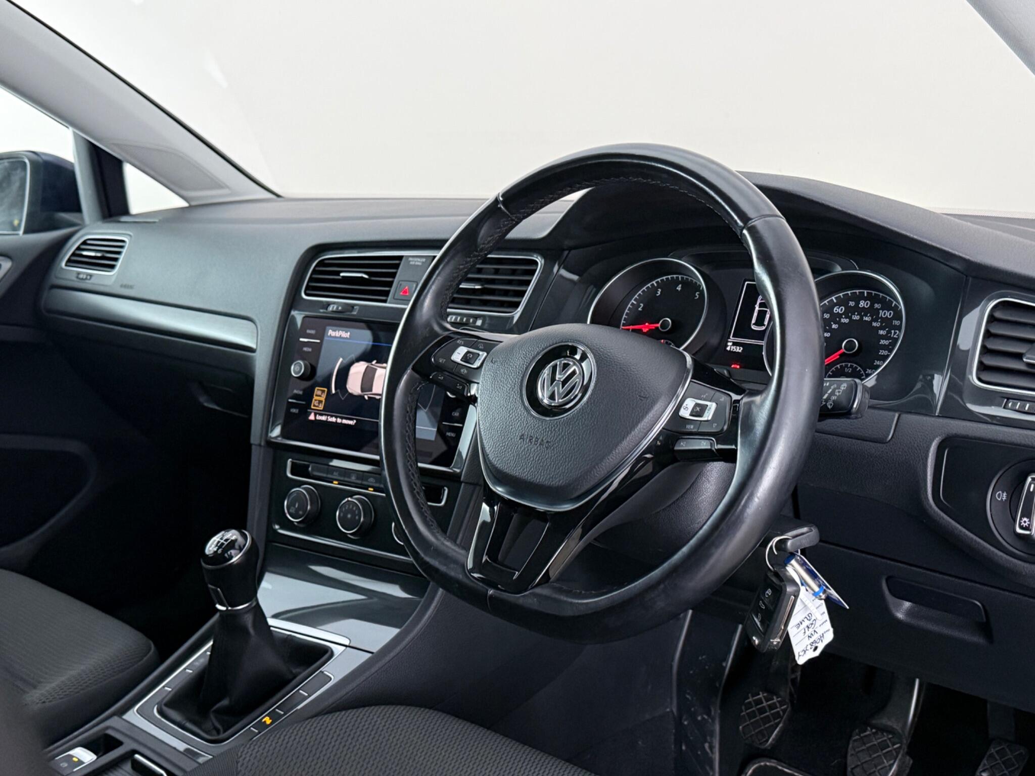 Volkswagen Golf view 3