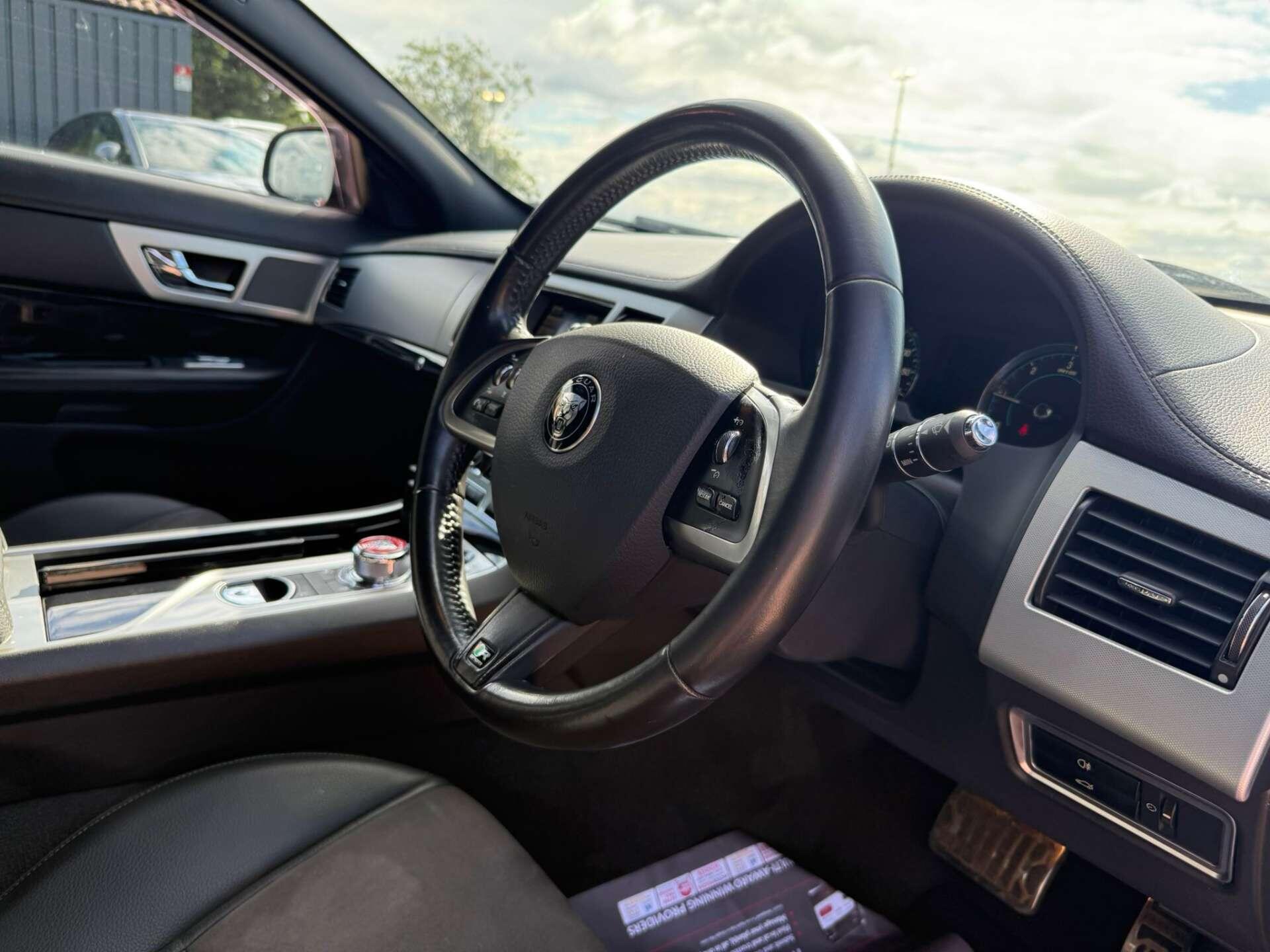Jaguar XF view 20
