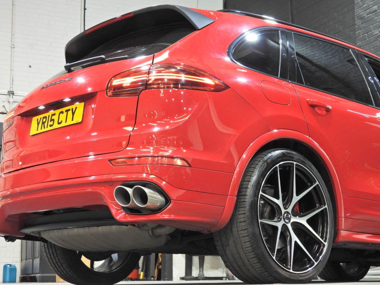 Porsche Cayenne view 11