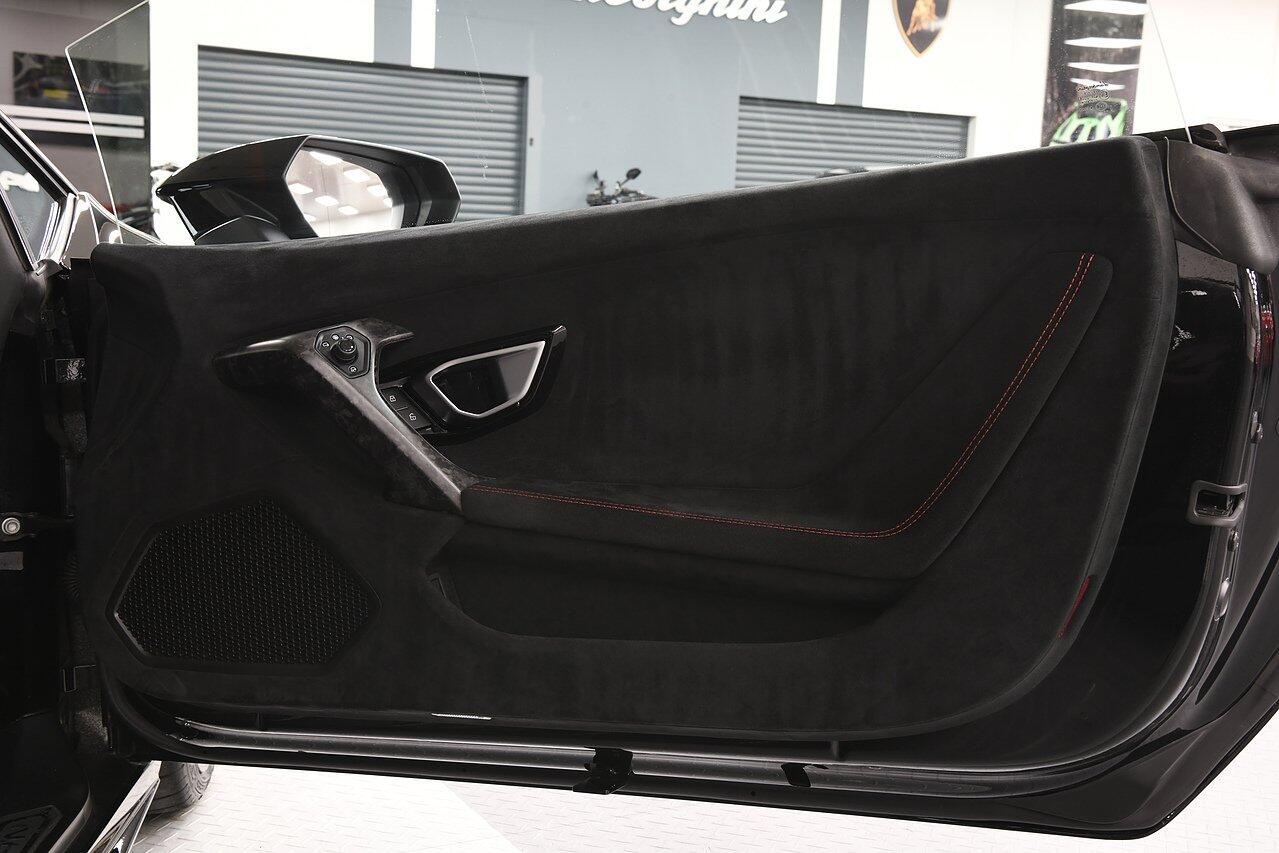 Lamborghini Huracan view 30