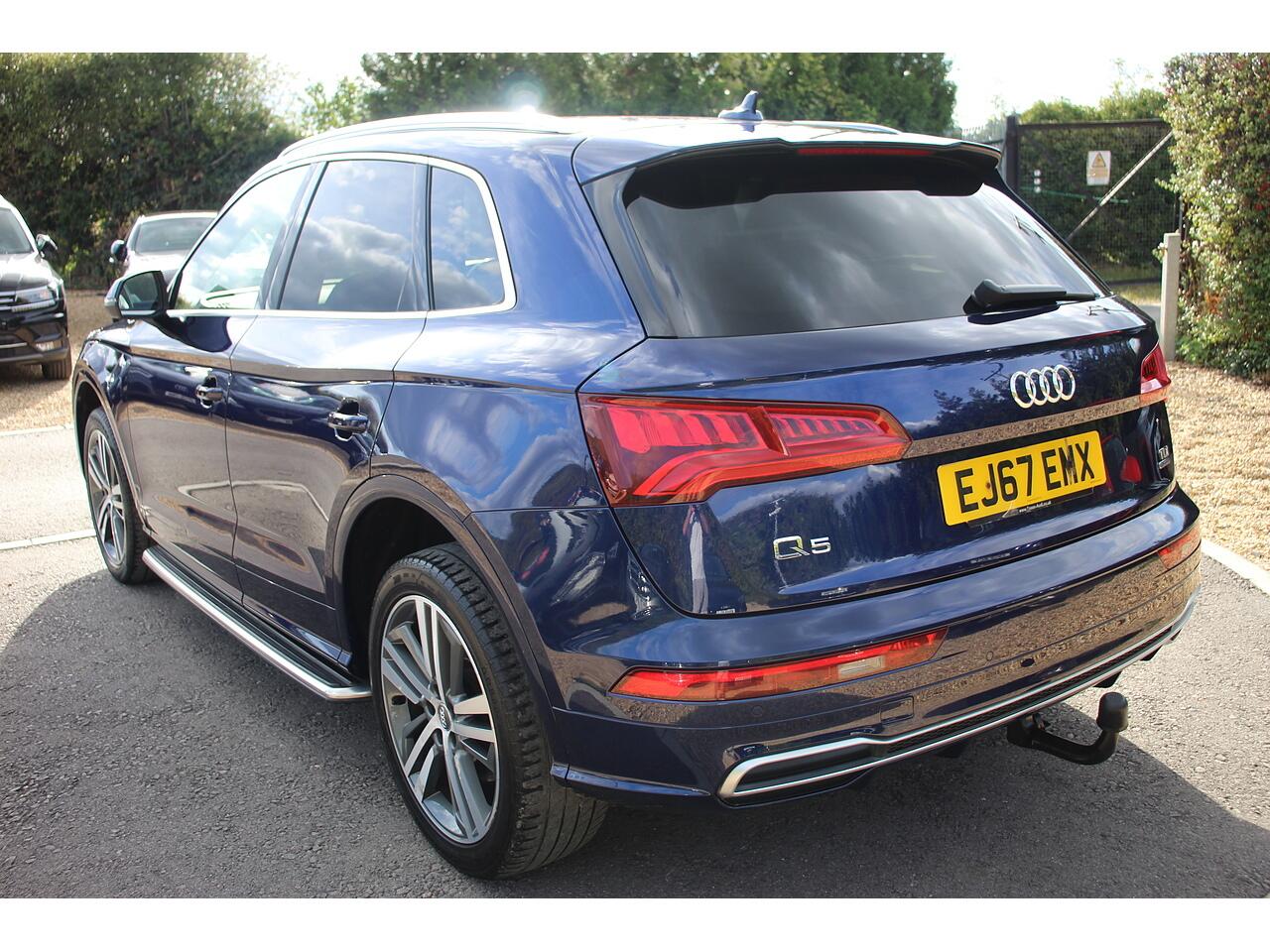 Audi Q5 view 9