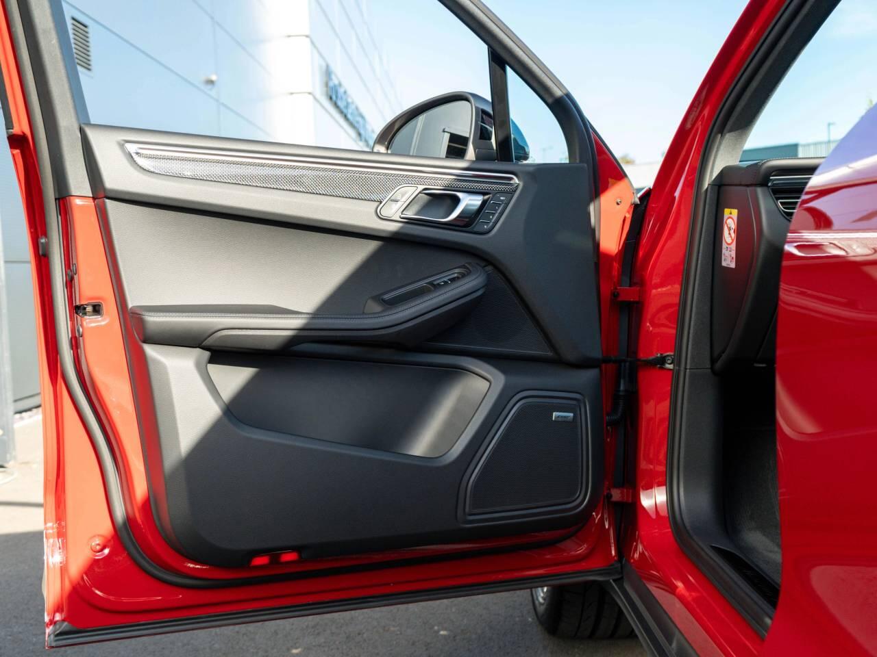 Porsche Macan view 57