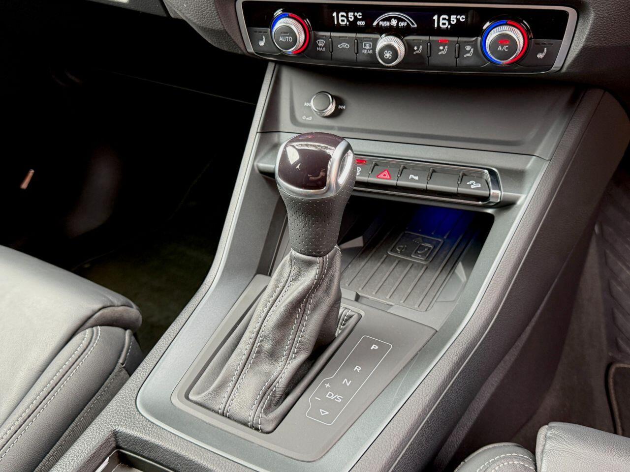 Audi Q3 view 27