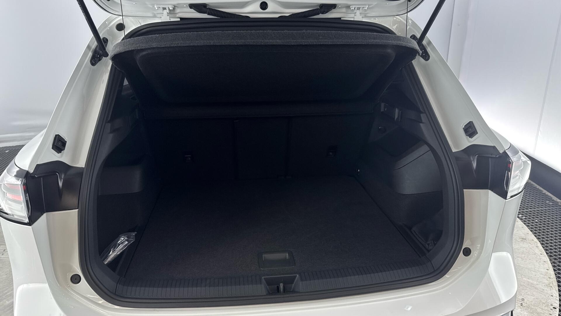 Volkswagen Tiguan view 15