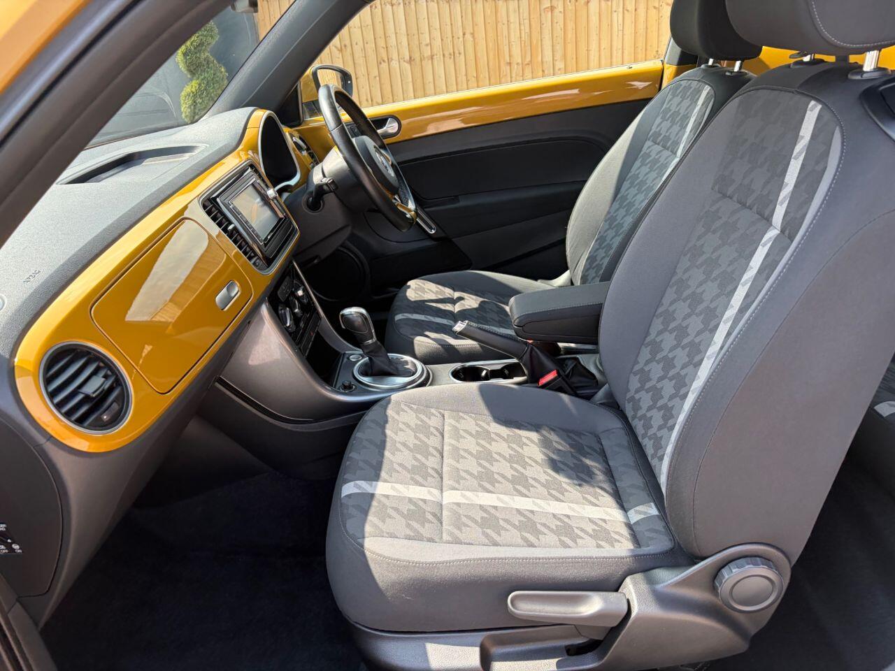 Volkswagen Beetle view 18