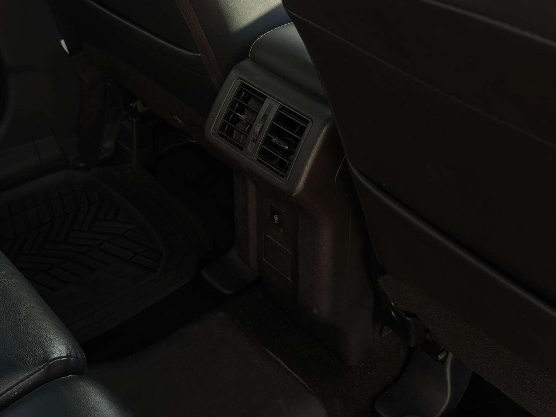Mitsubishi Outlander view 29