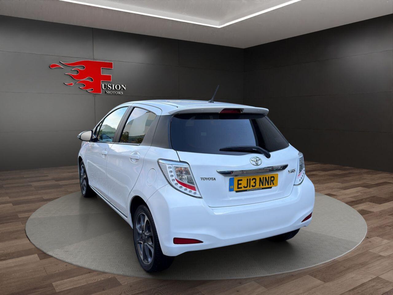 Toyota Yaris view 4