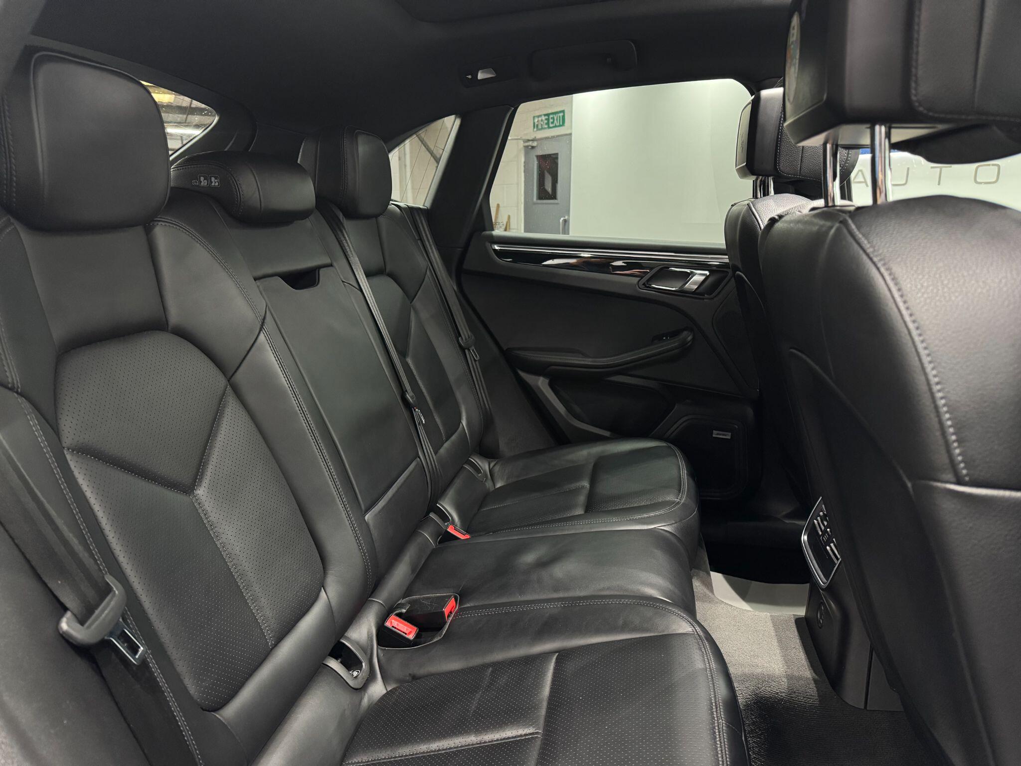 Porsche Macan view 43