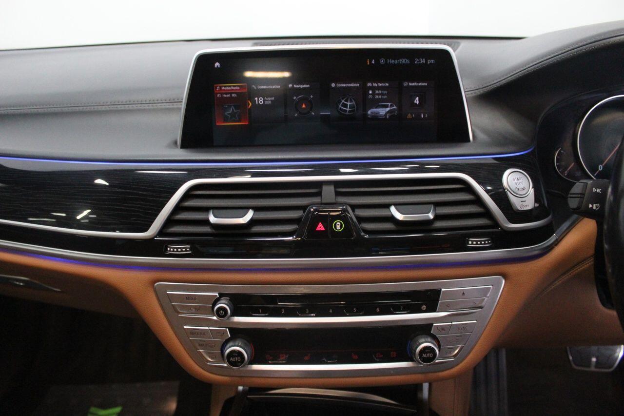 BMW 7 Series view 38