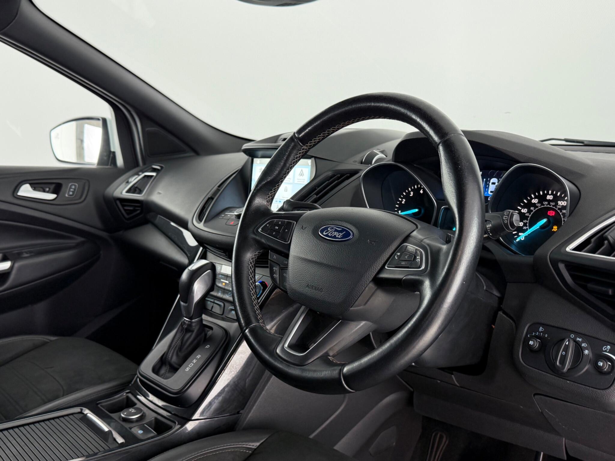 Ford Kuga view 3