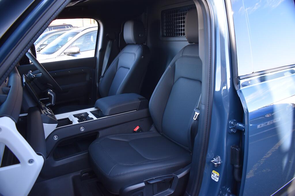 Land Rover Defender view 12
