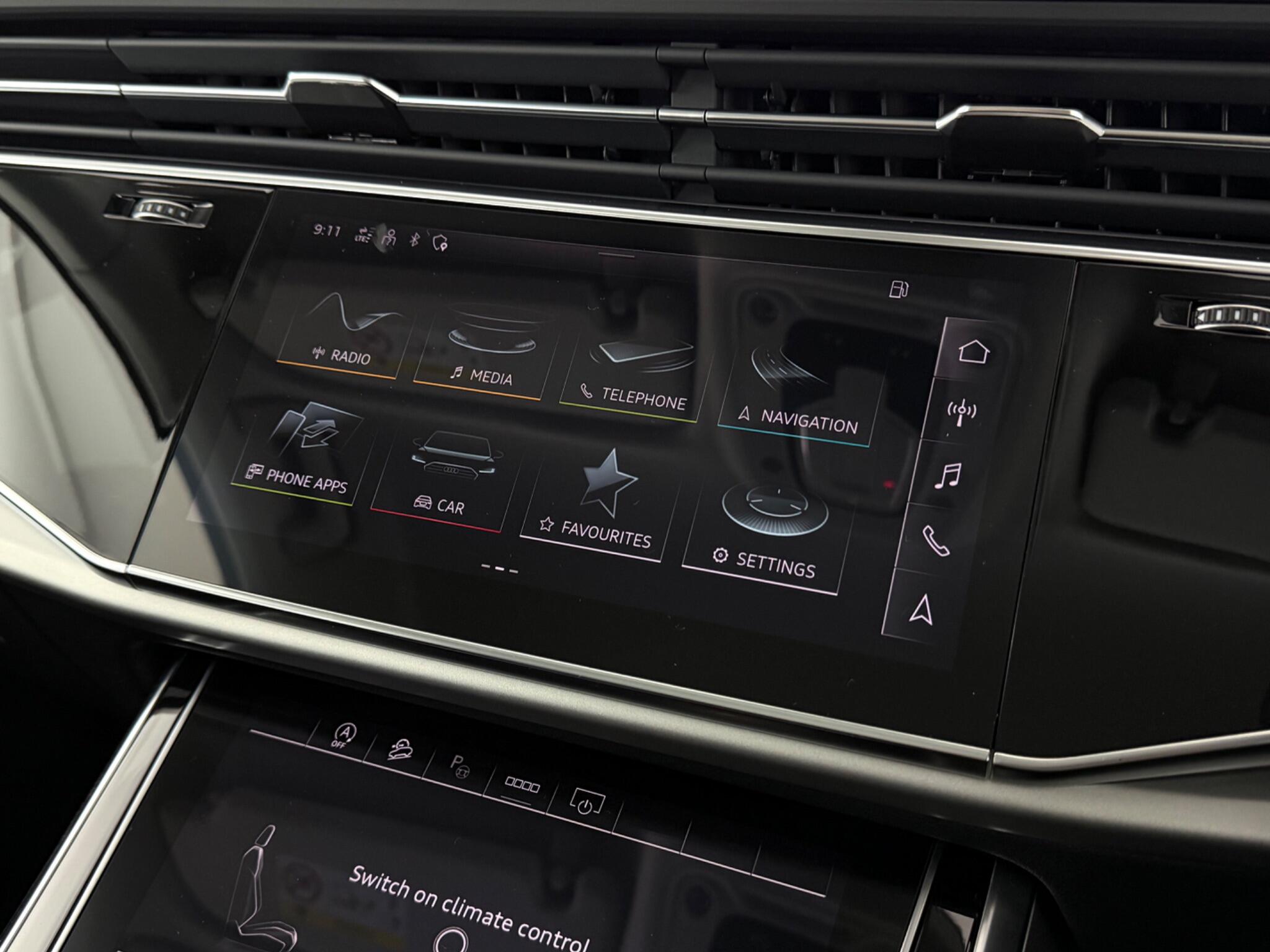 Audi Q7 view 22