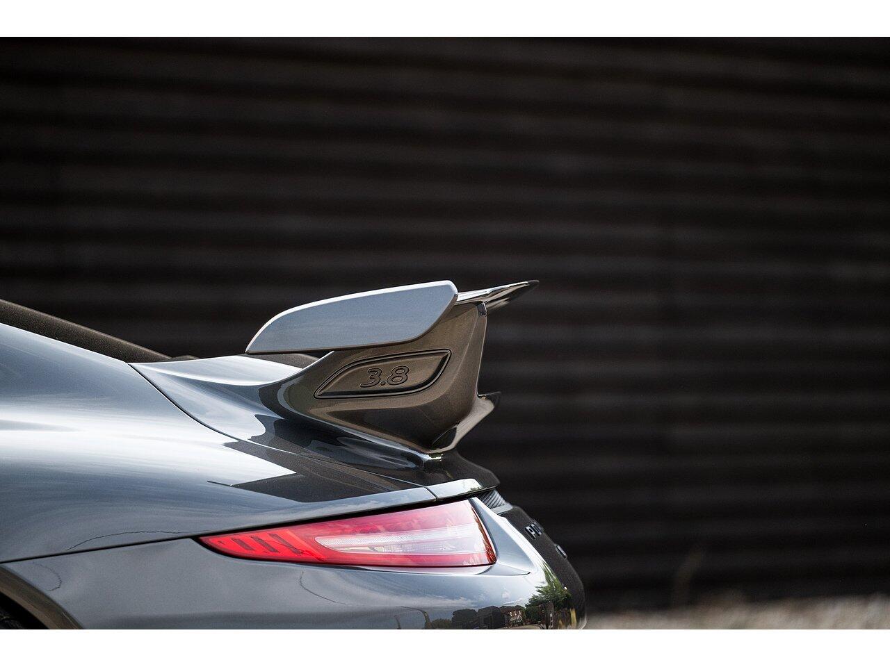 Porsche 911 view 25