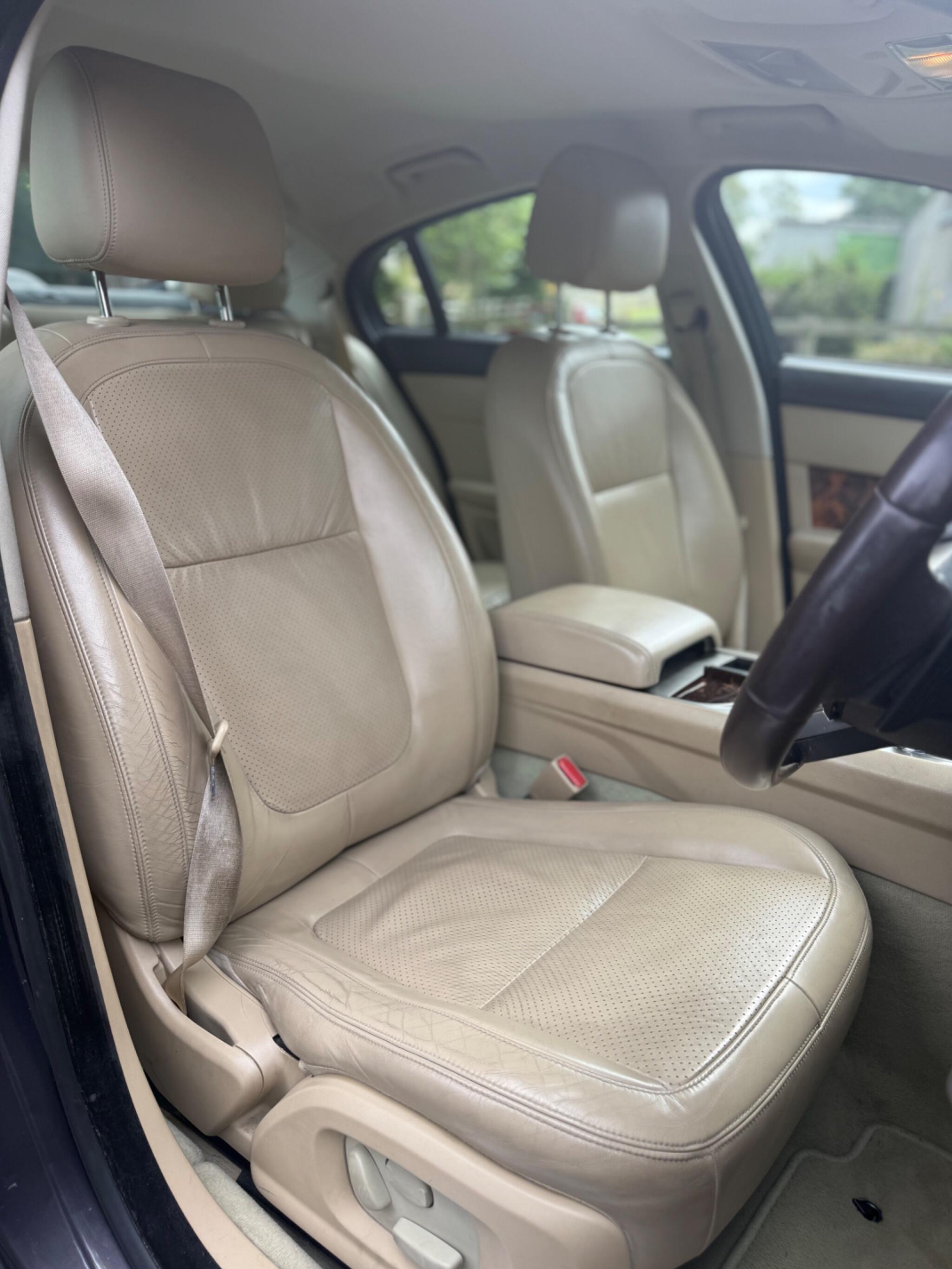 2008 Jaguar XF image 13