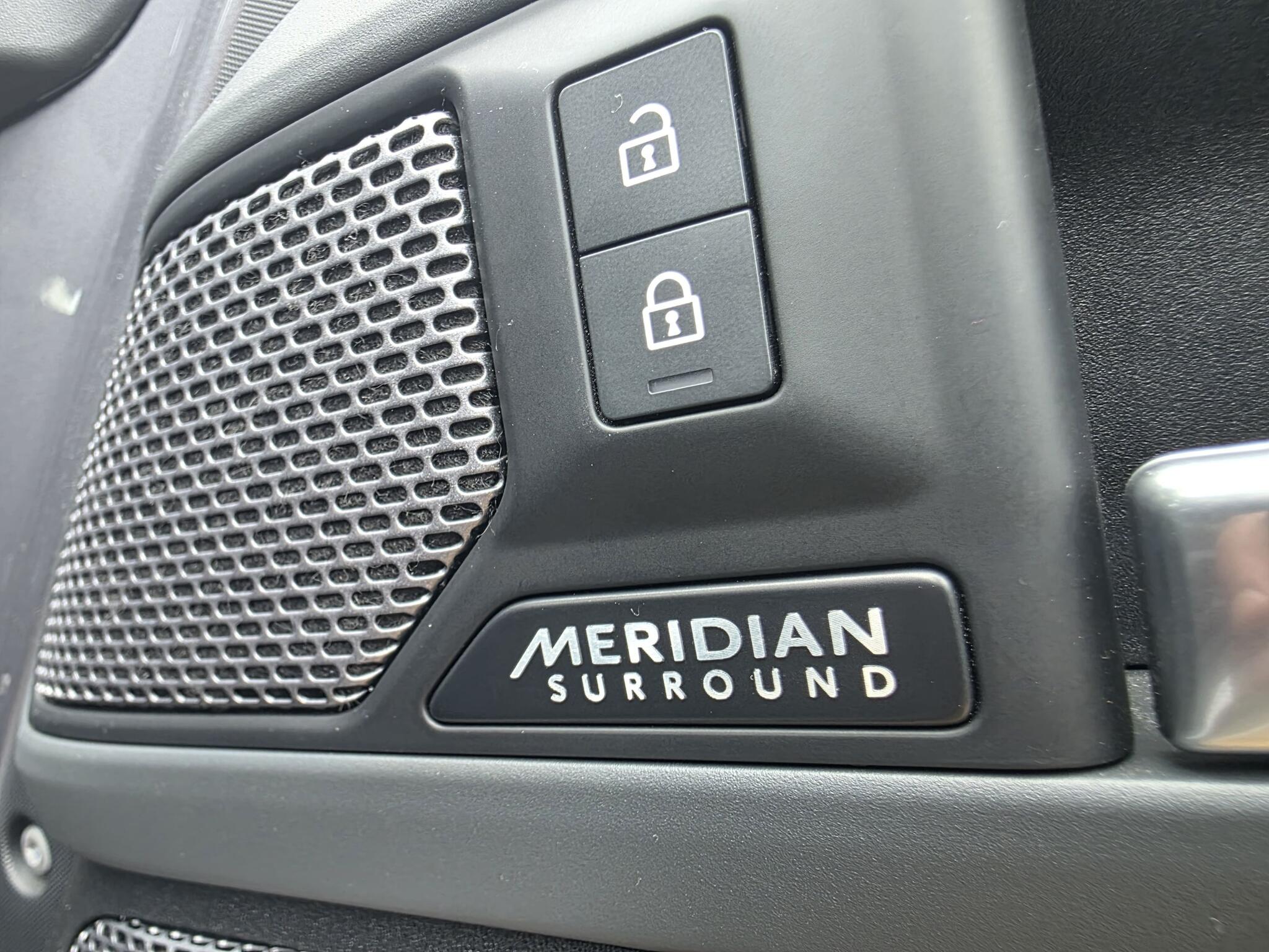 Land Rover Defender view 24