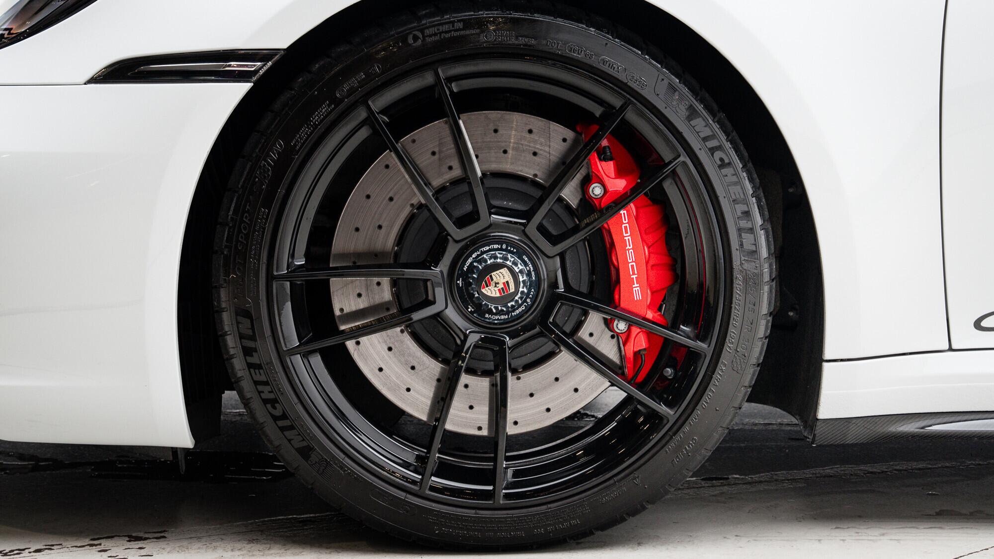 Porsche 911 view 10