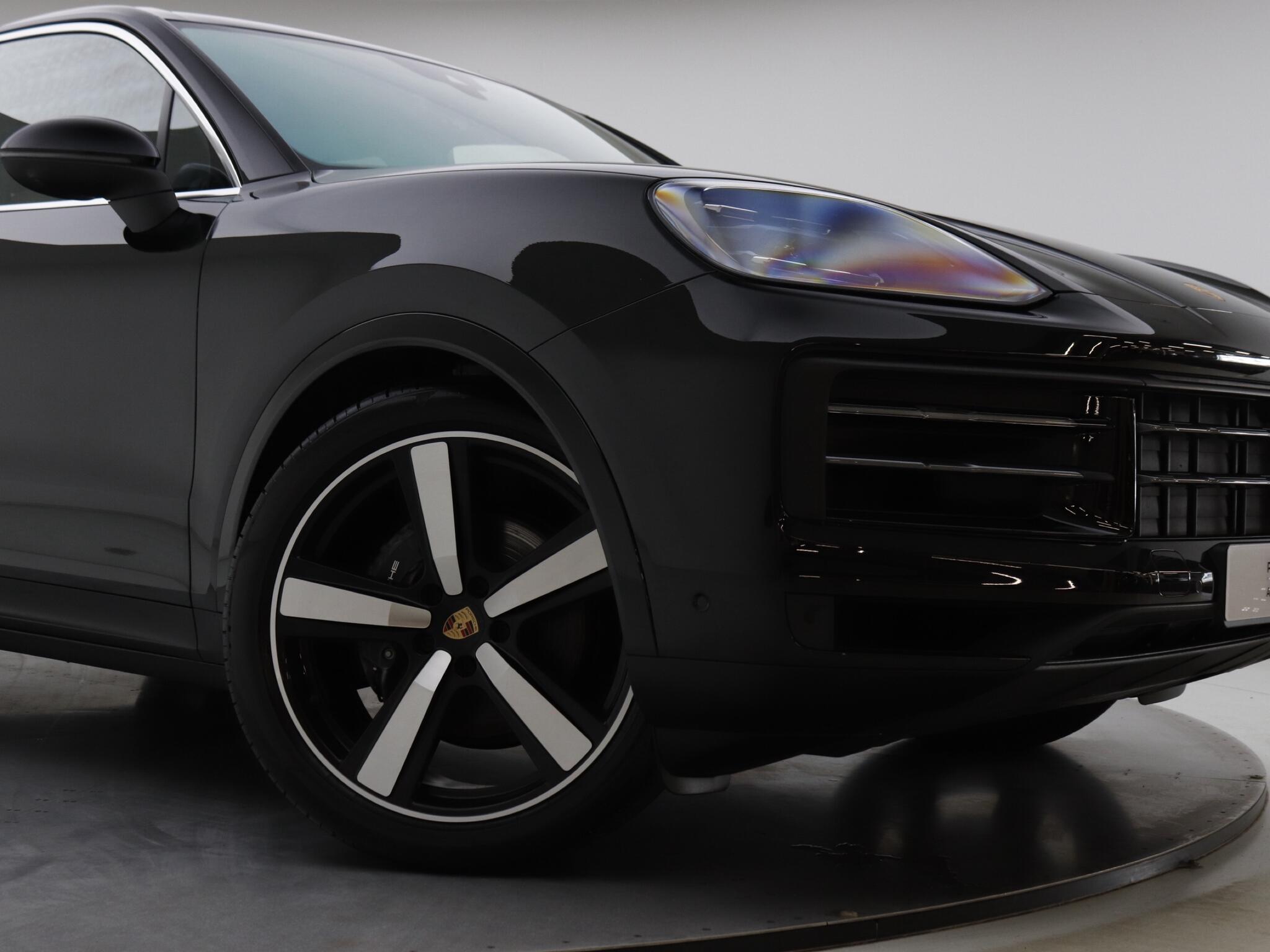 Porsche Cayenne view 37