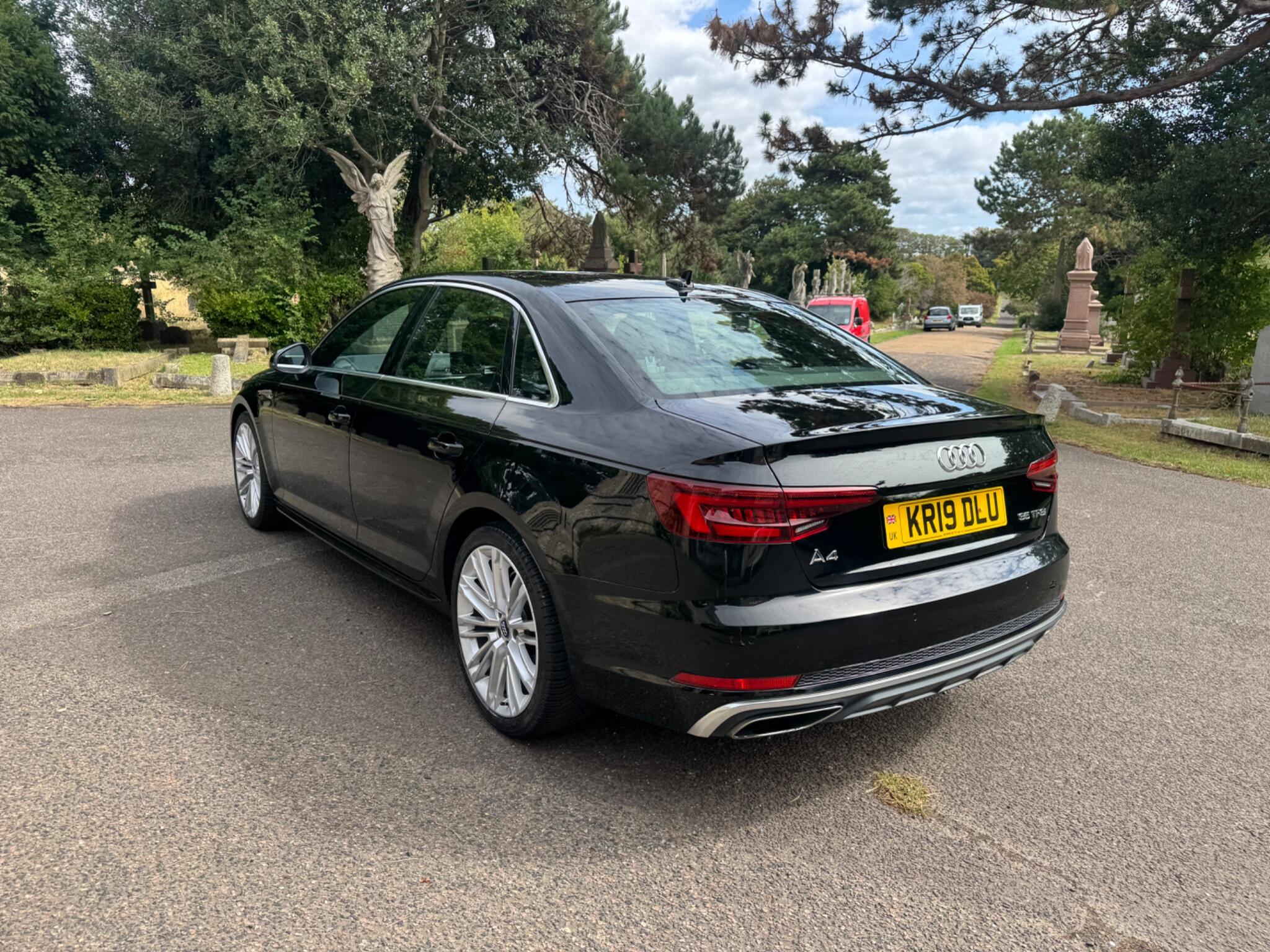 Audi A4 view 10