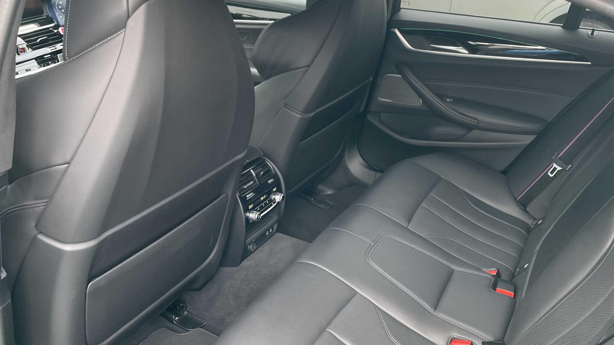 BMW M5 view 10