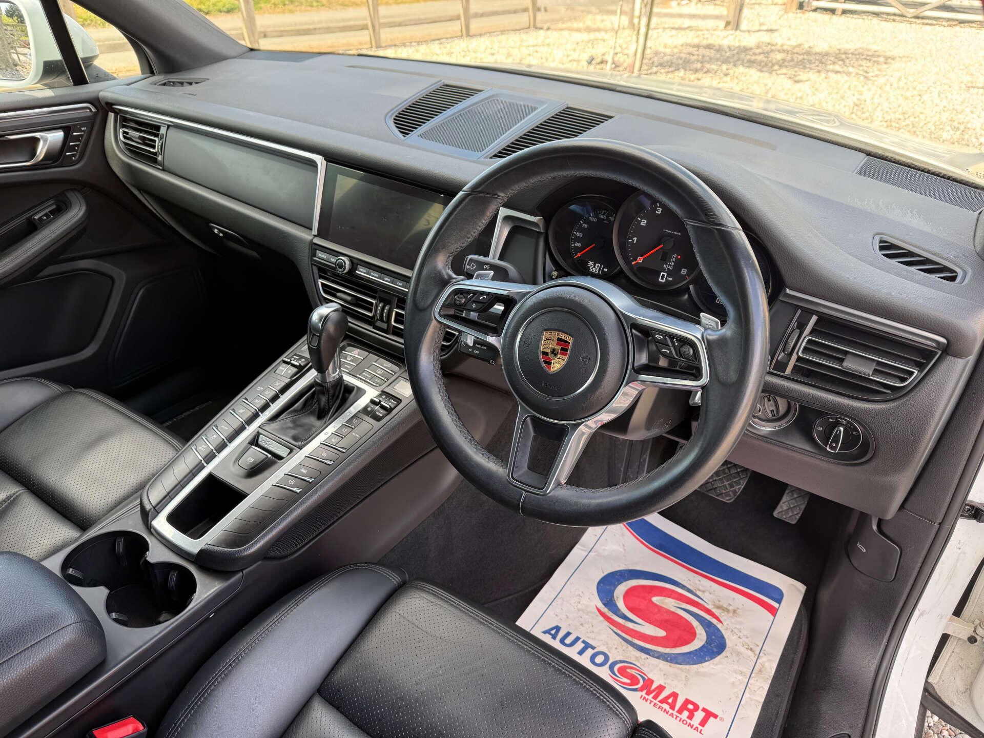 Porsche Macan view 18