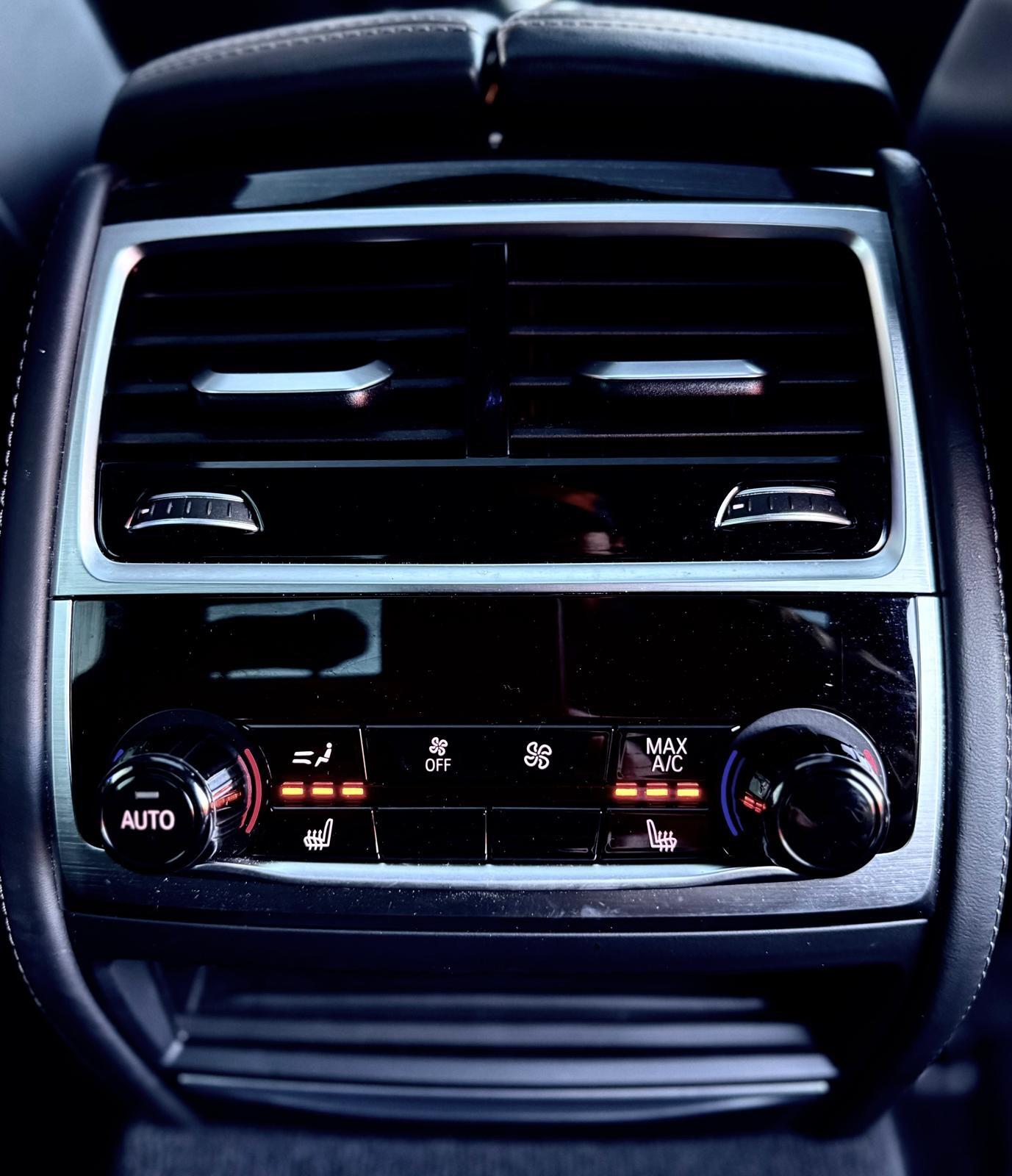 BMW 7 Series view 23