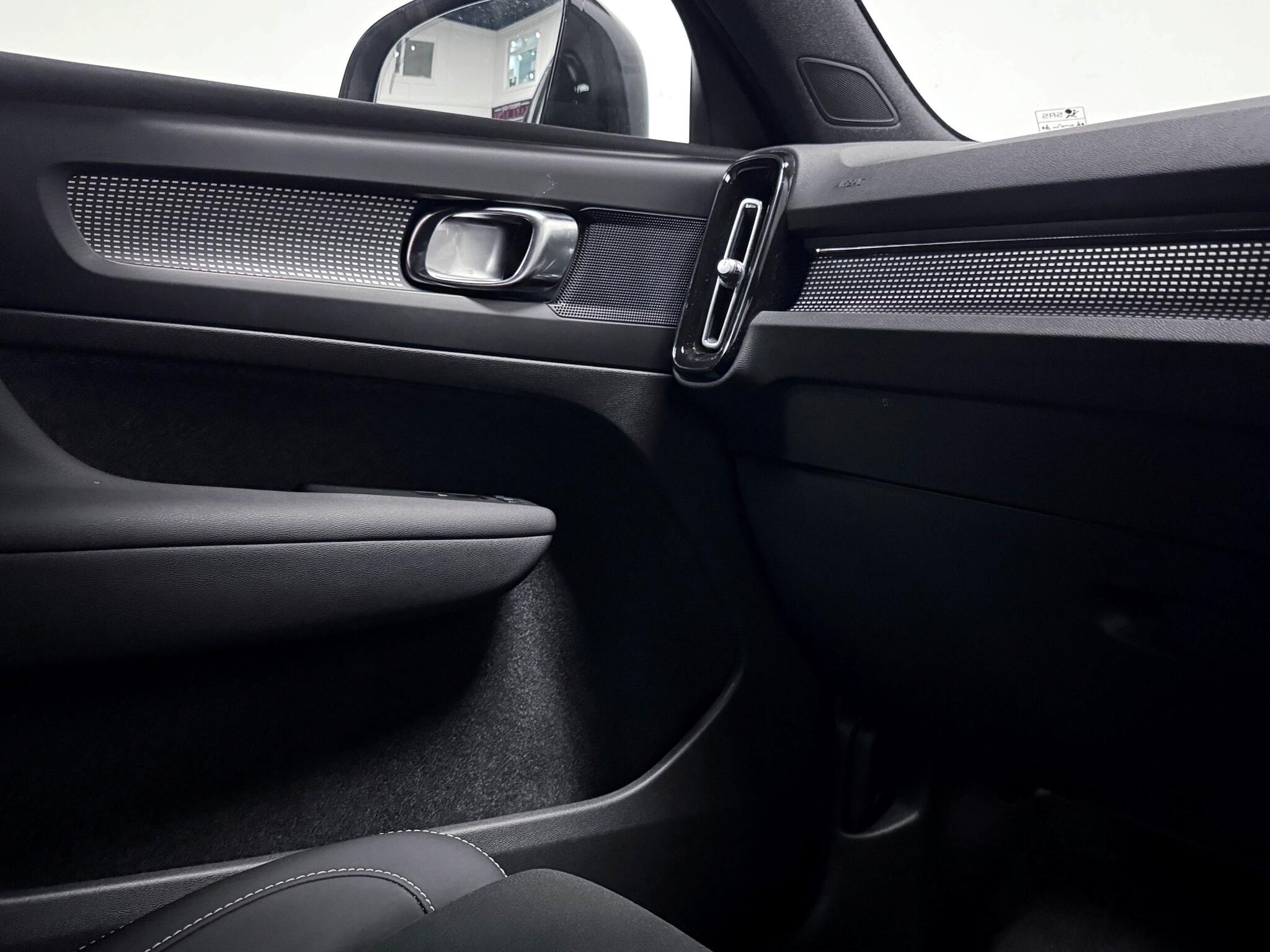 Volvo XC40 view 33