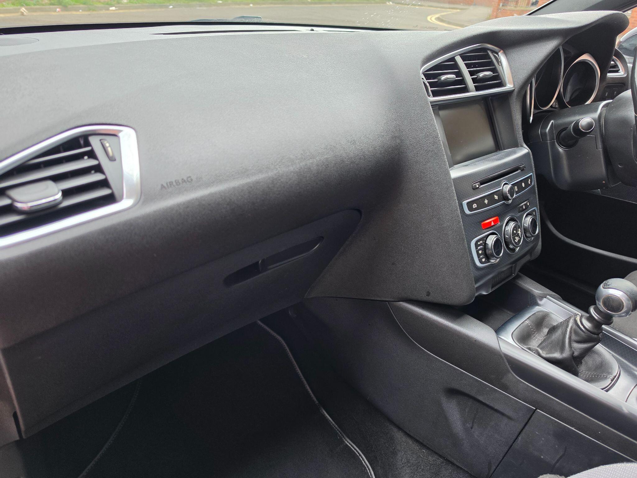 DS Automobiles DS 4 Crossback view 22