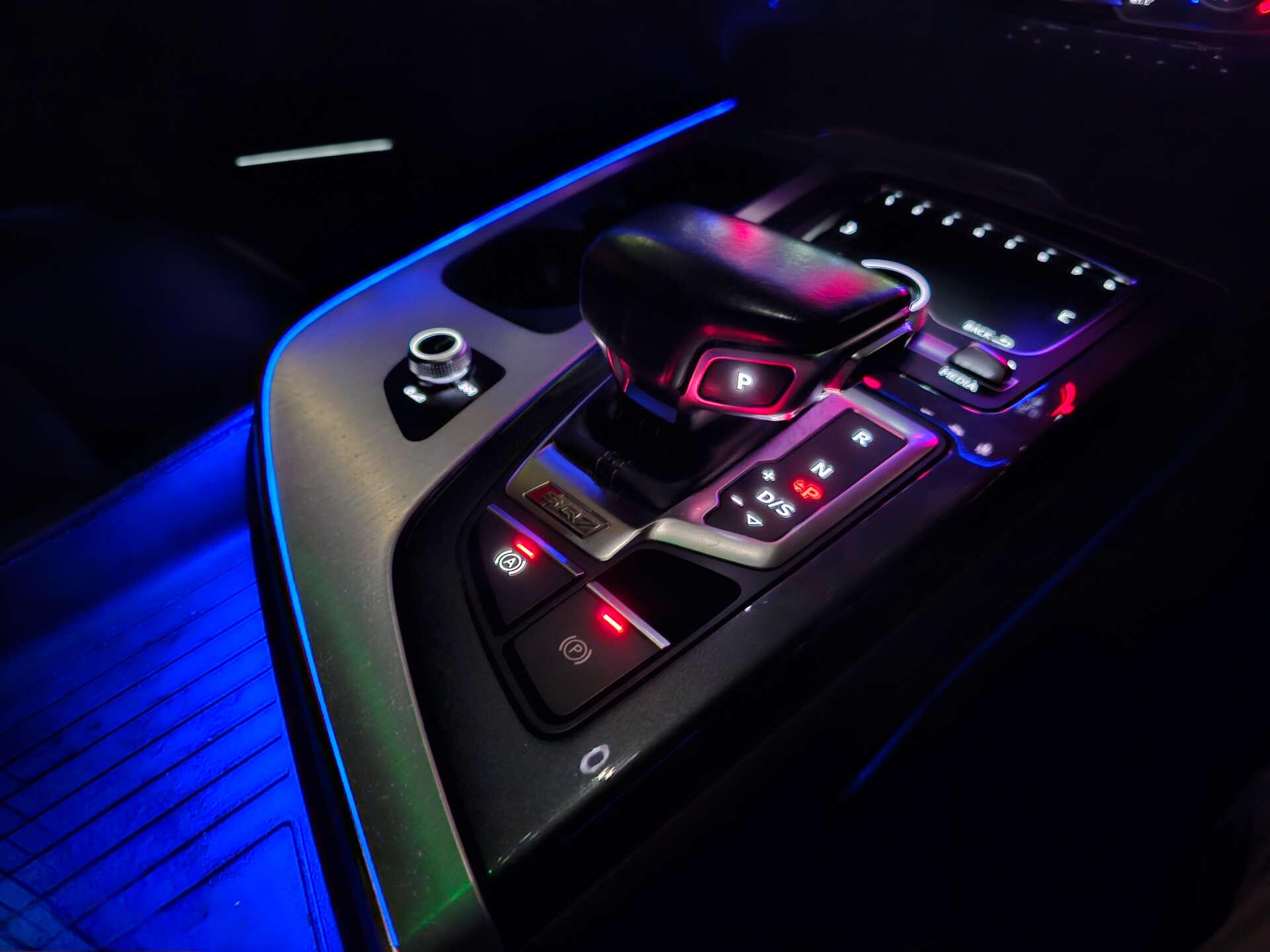 Audi SQ7 view 32