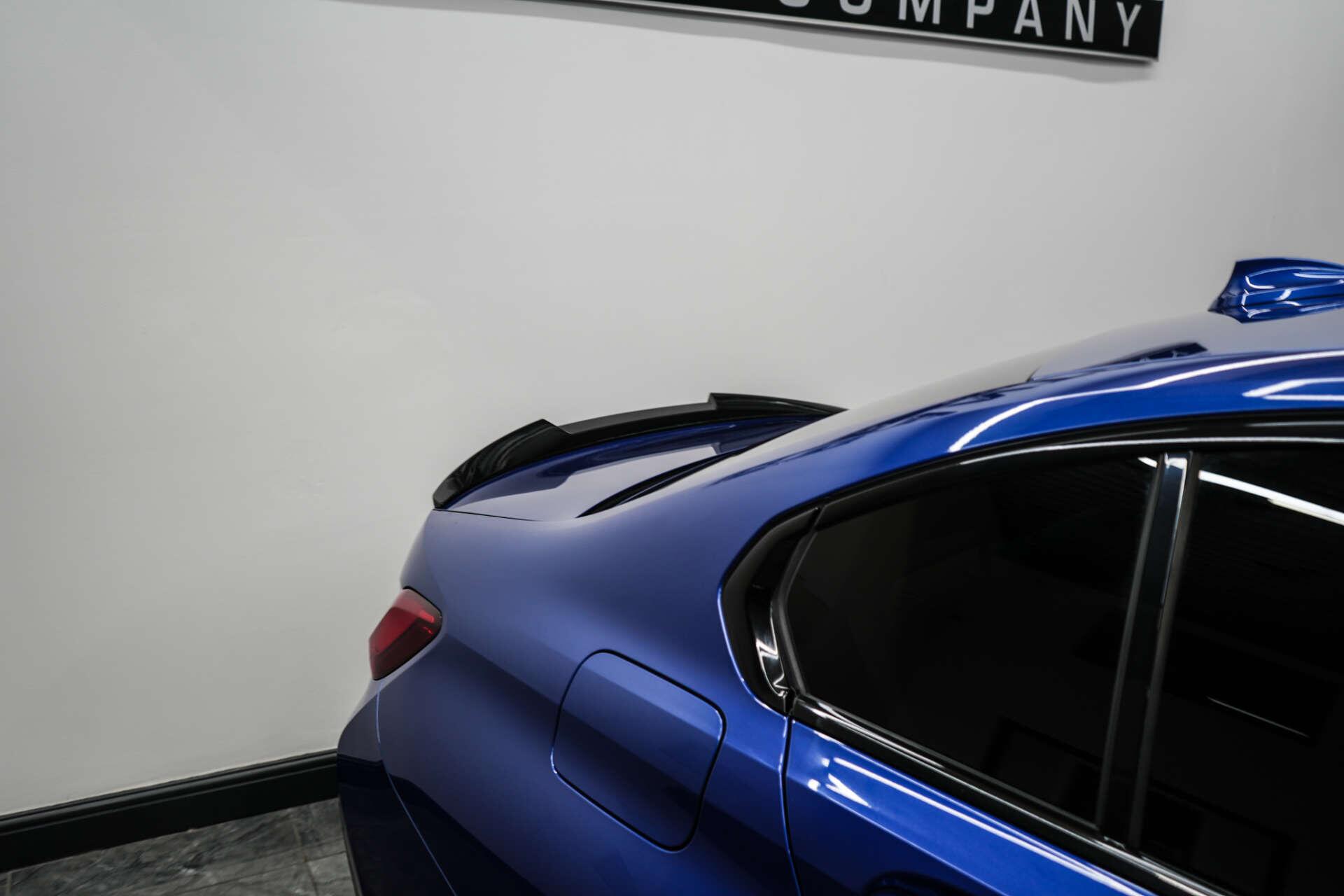 BMW 3 Series view 11