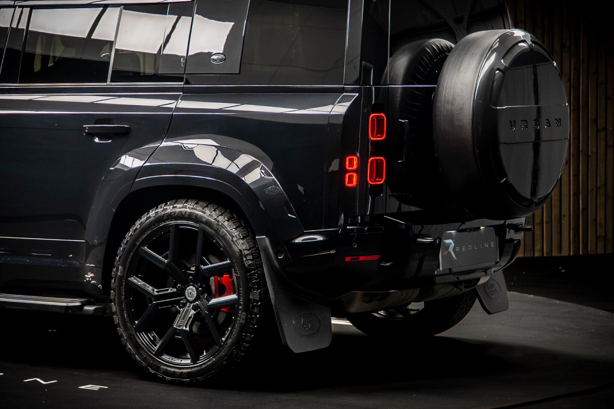 Land Rover Defender 110 view 17