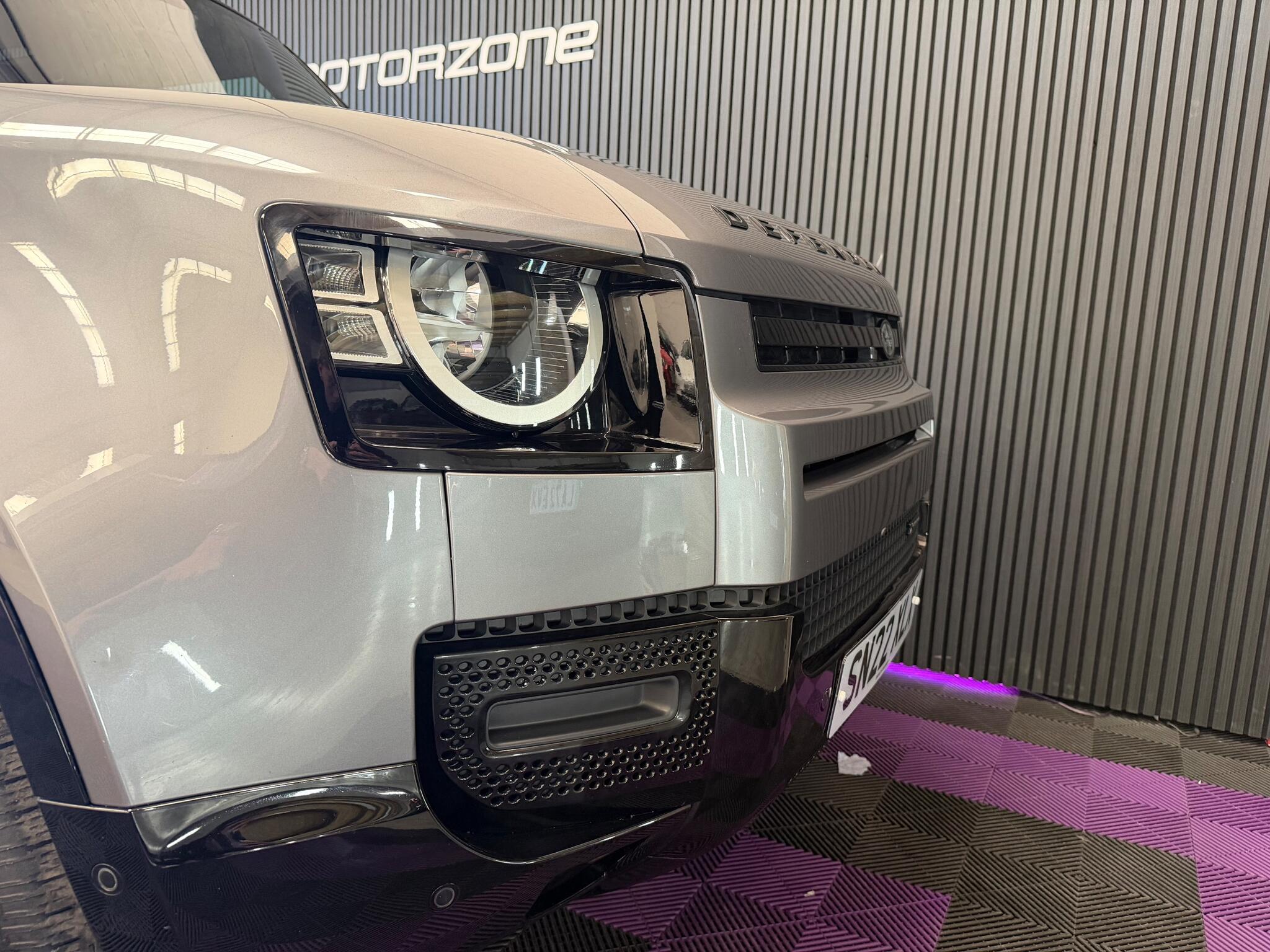 Land Rover Defender view 22