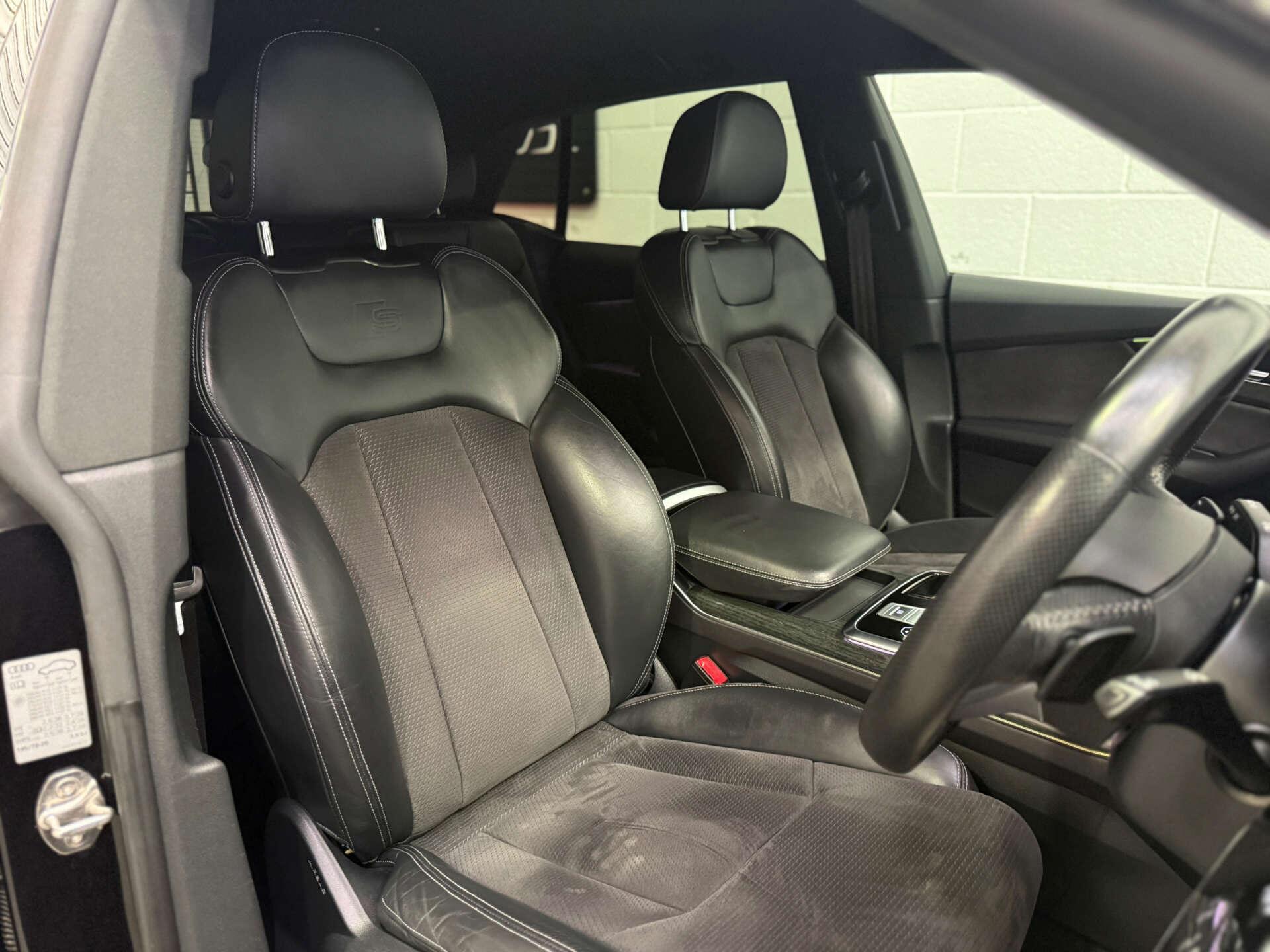Audi Q8 view 14