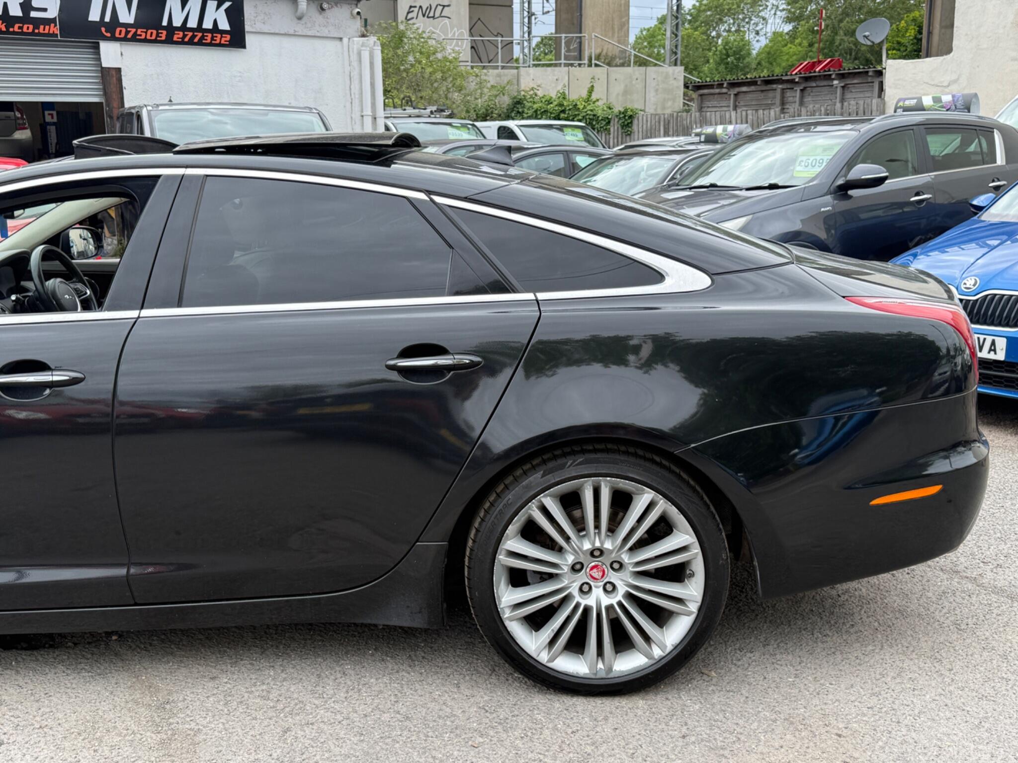 Jaguar XJ - Image 15