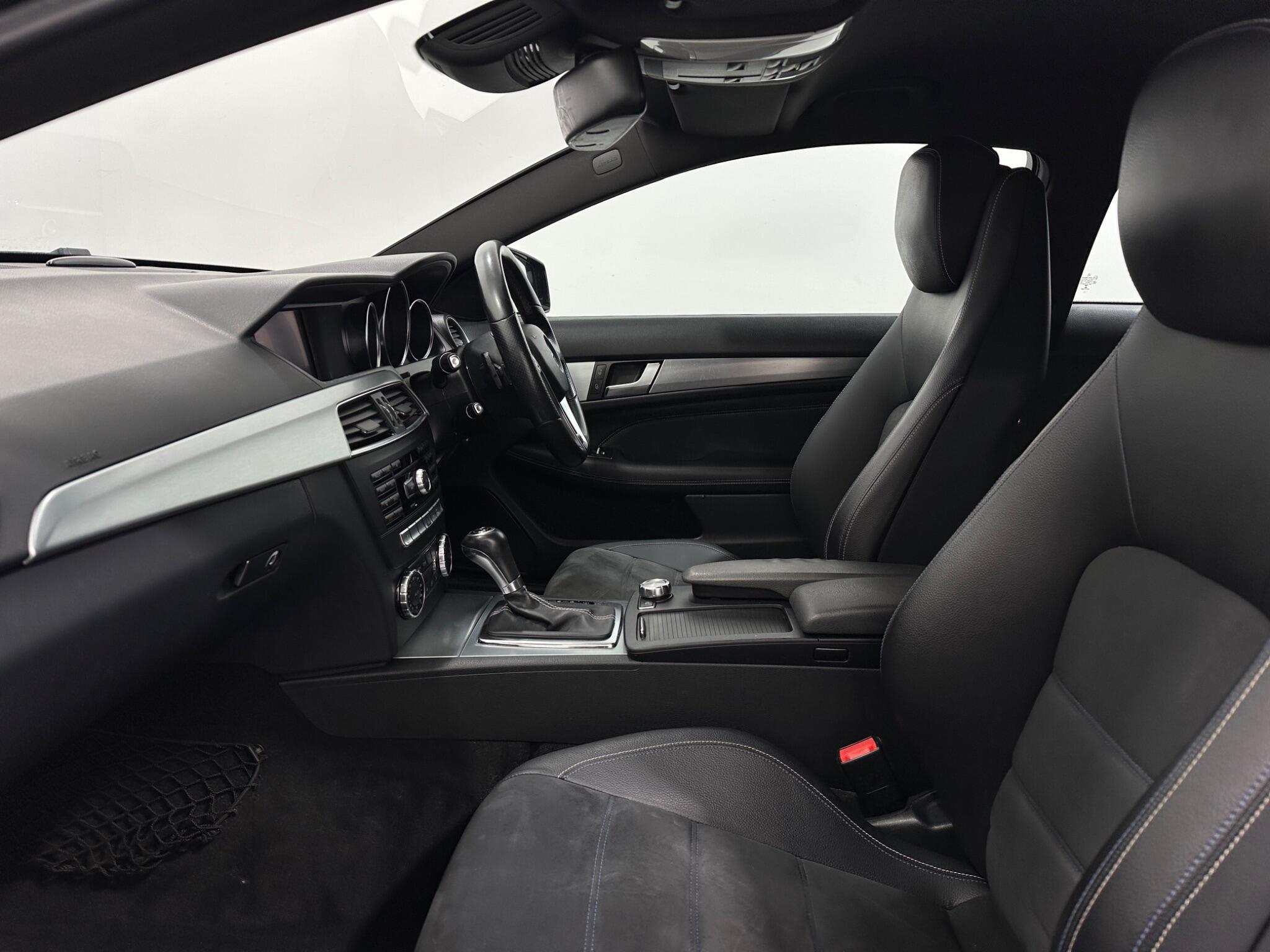 Mercedes-Benz C-Class view 33