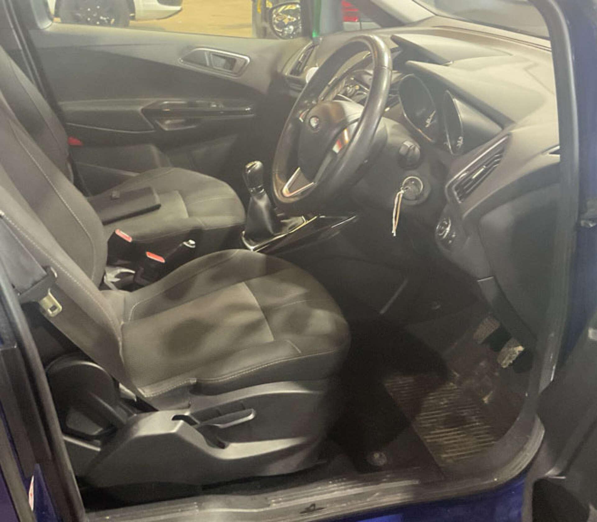Ford B-Max view 4