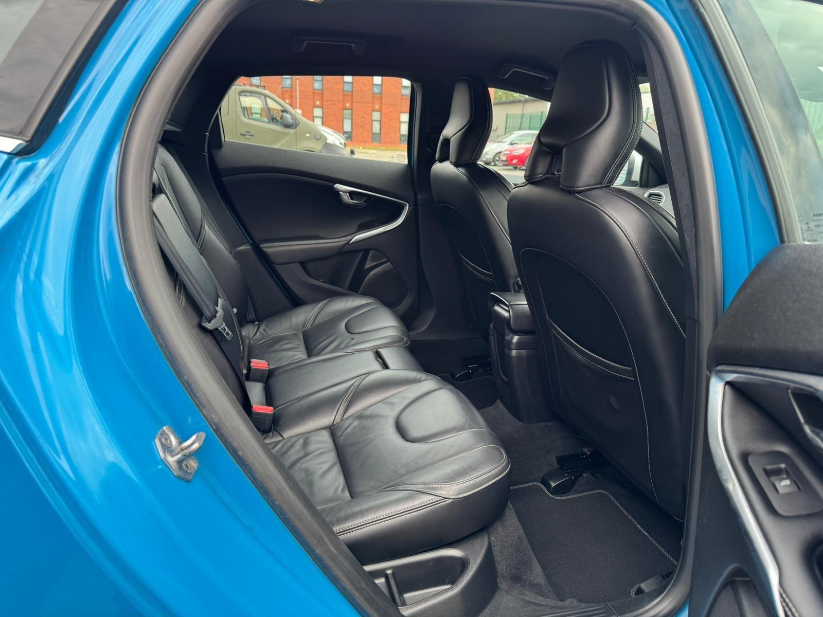 Volvo V40 view 4