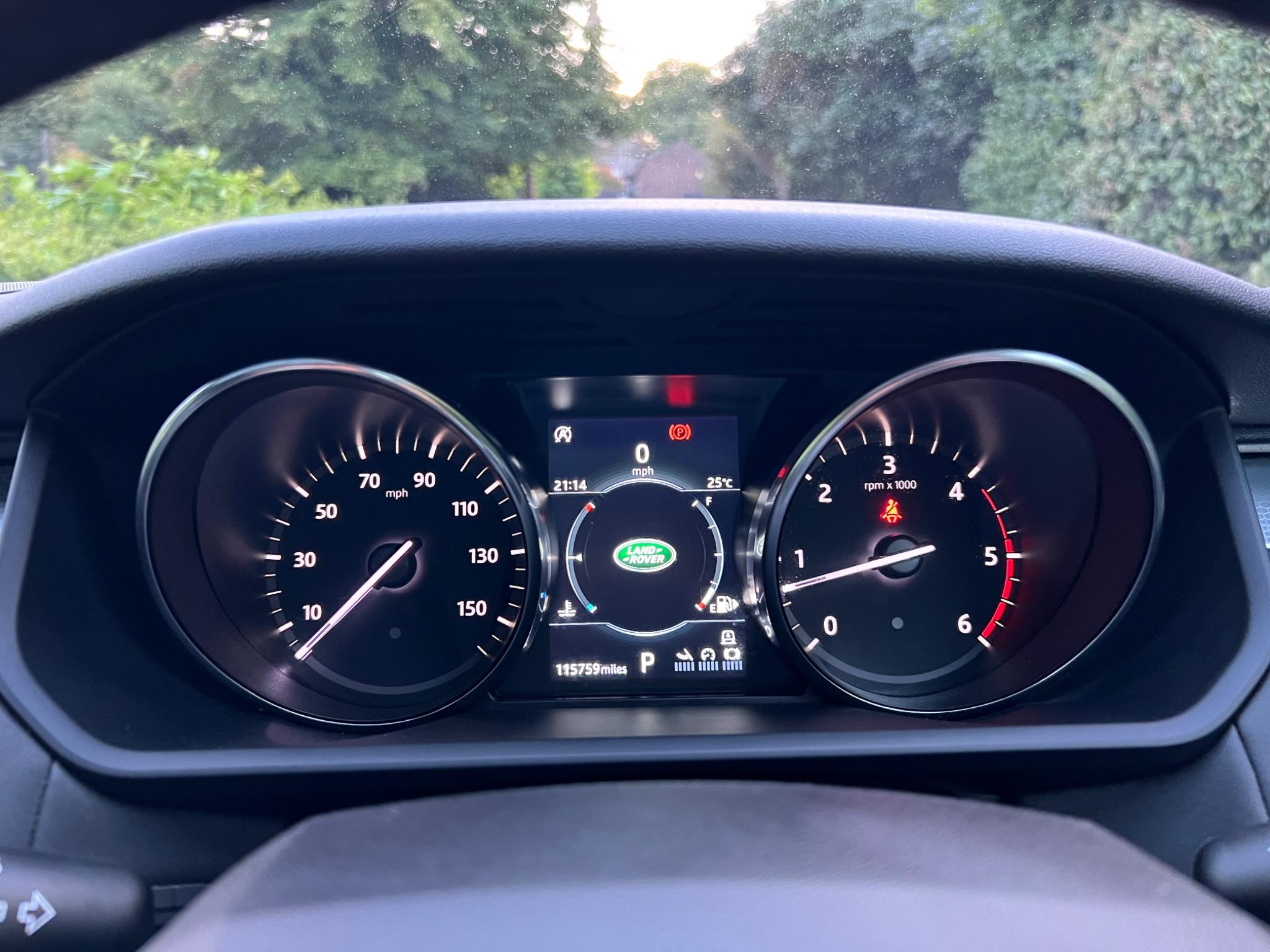 Land Rover Discovery view 35